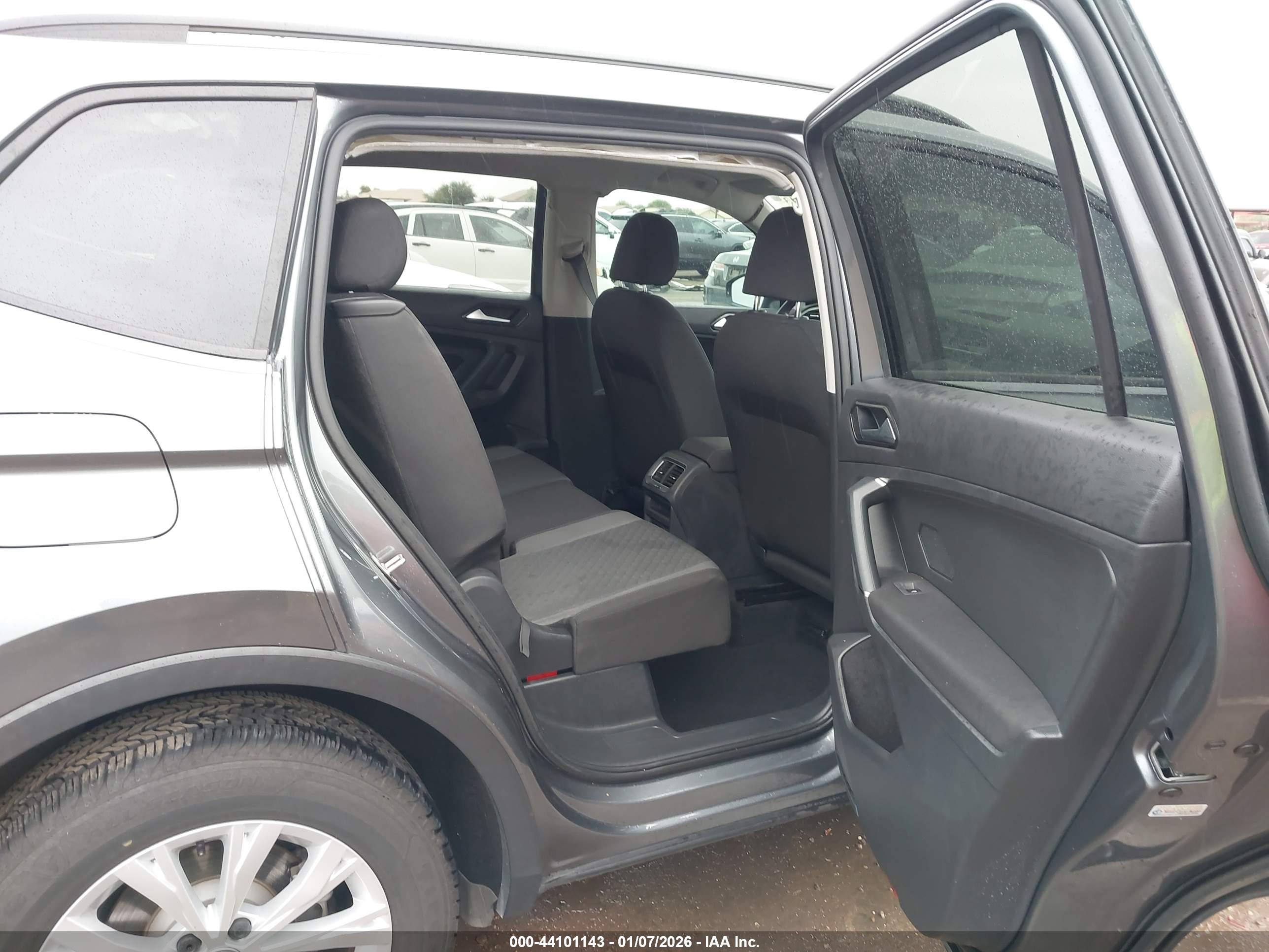 VOLKSWAGEN TIGUAN image 8