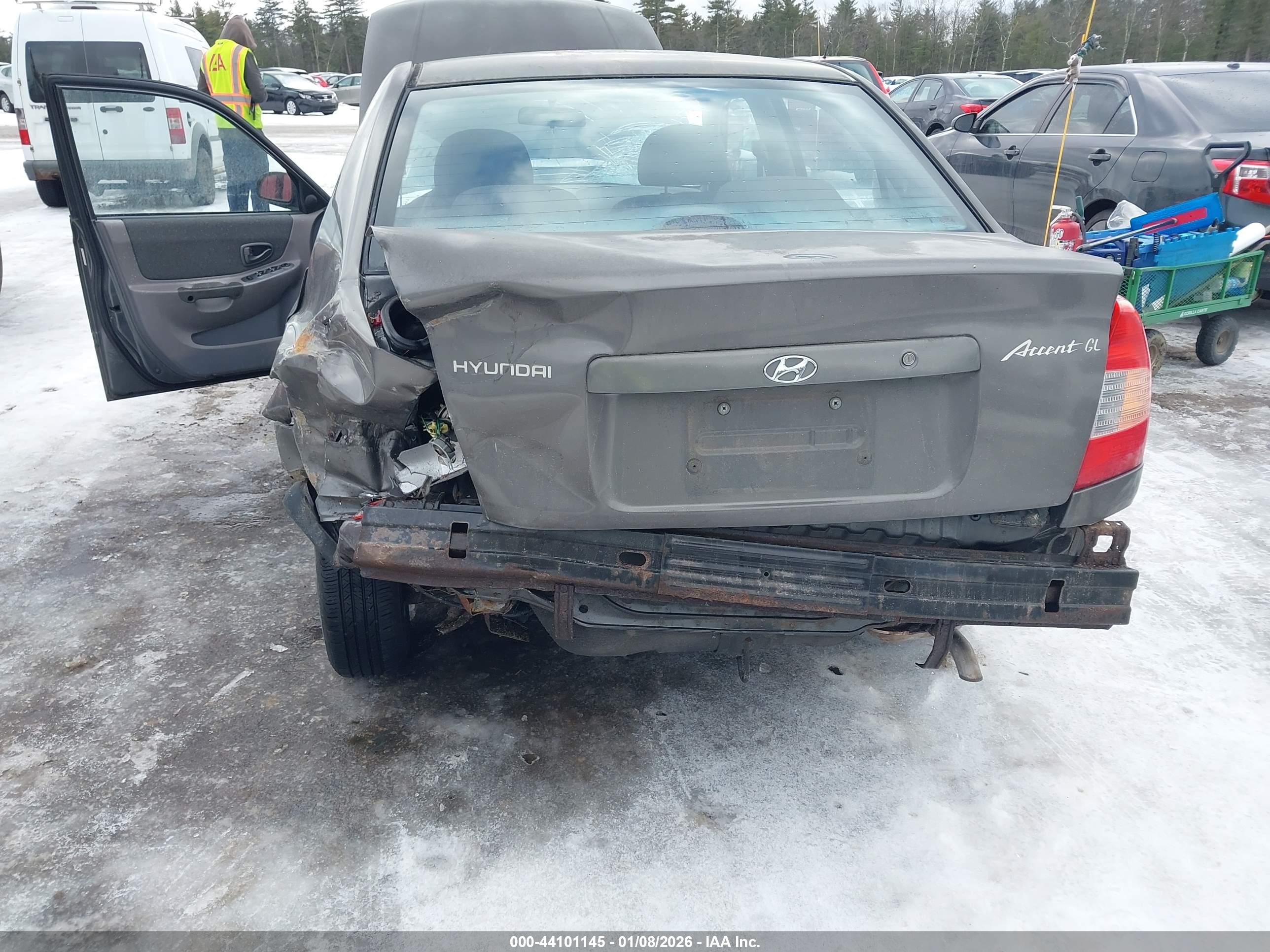 HYUNDAI ACCENT image 6