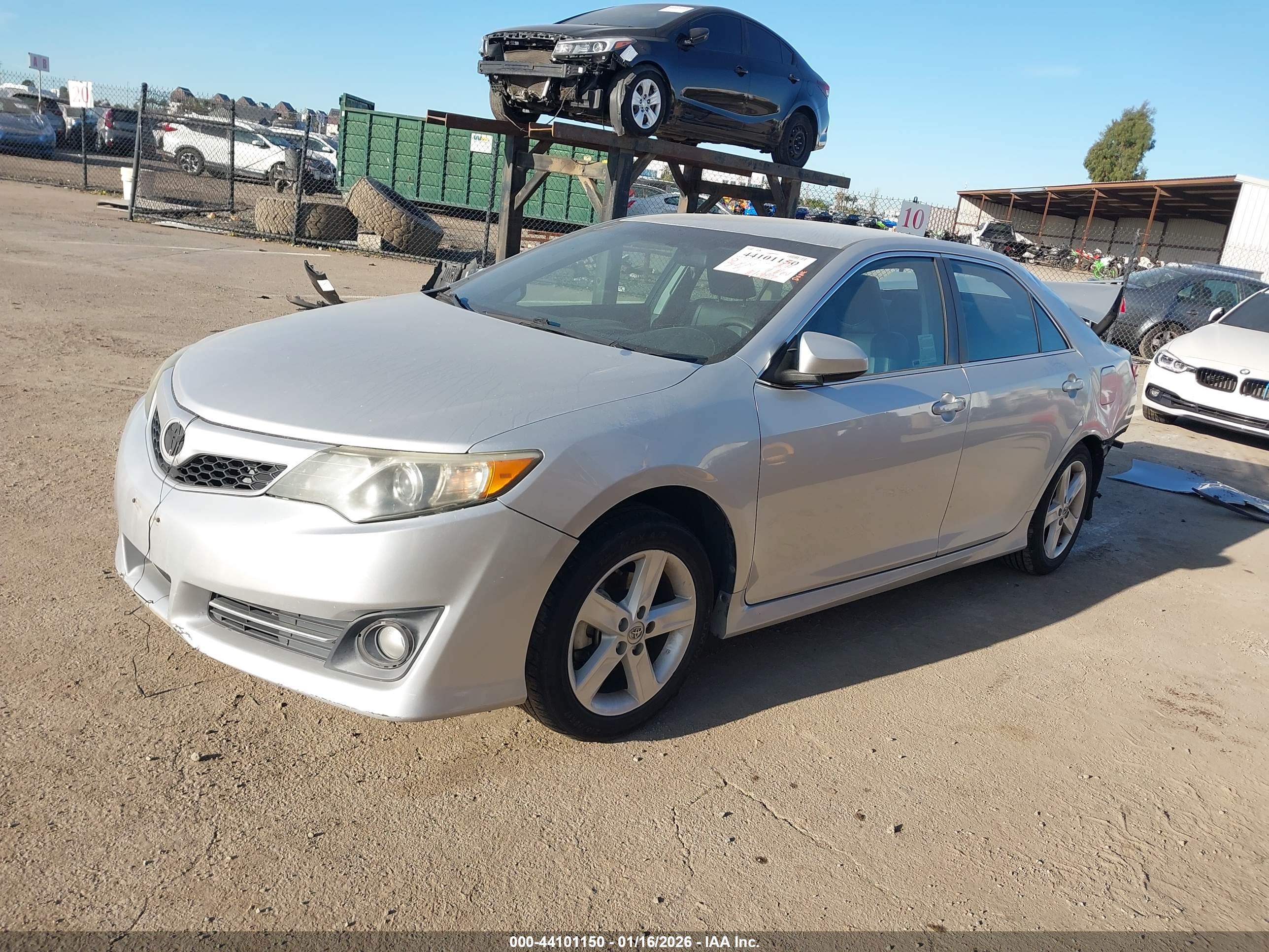 TOYOTA CAMRY image 2