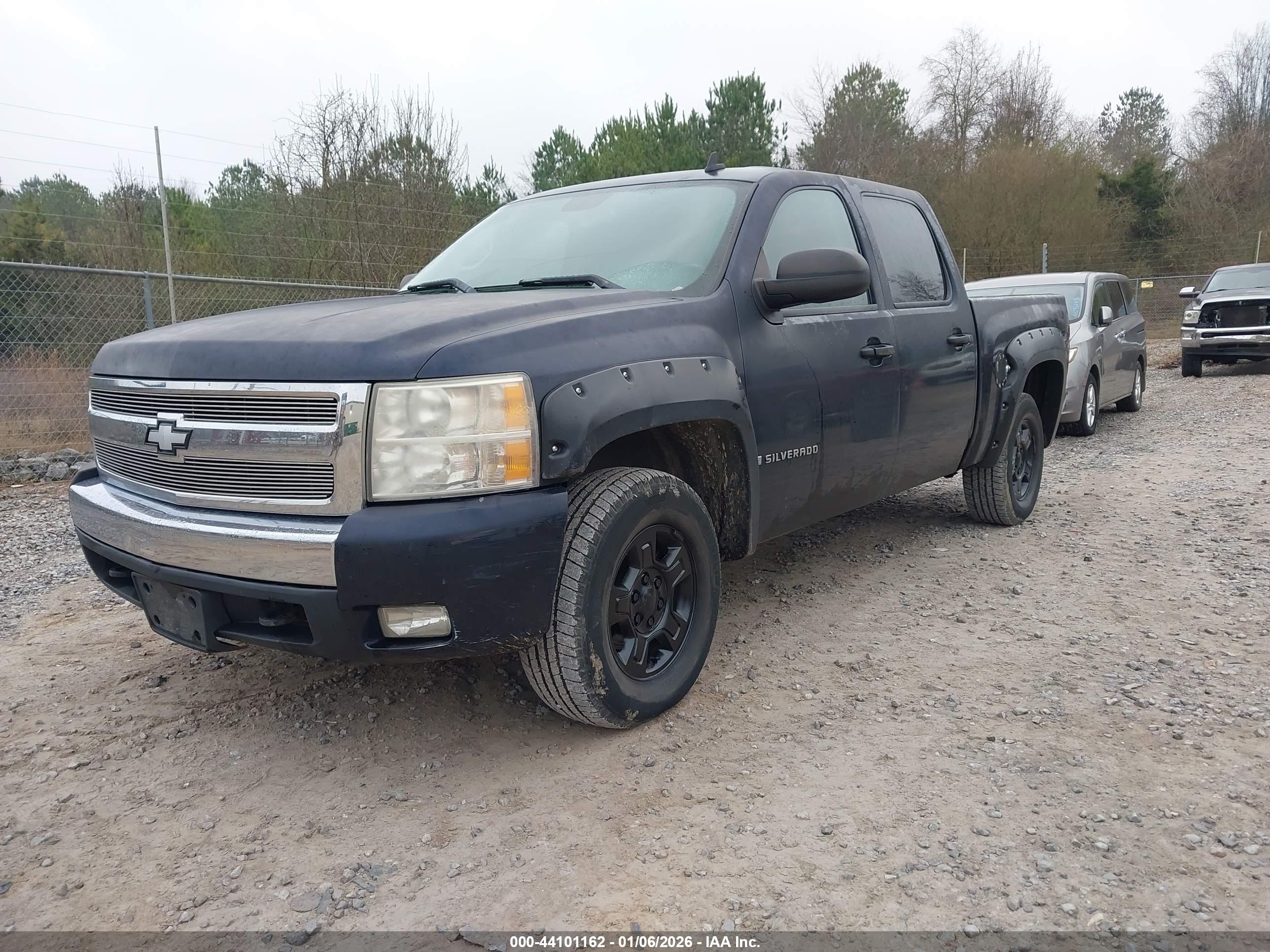 CHEVROLET SILVERADO image 2
