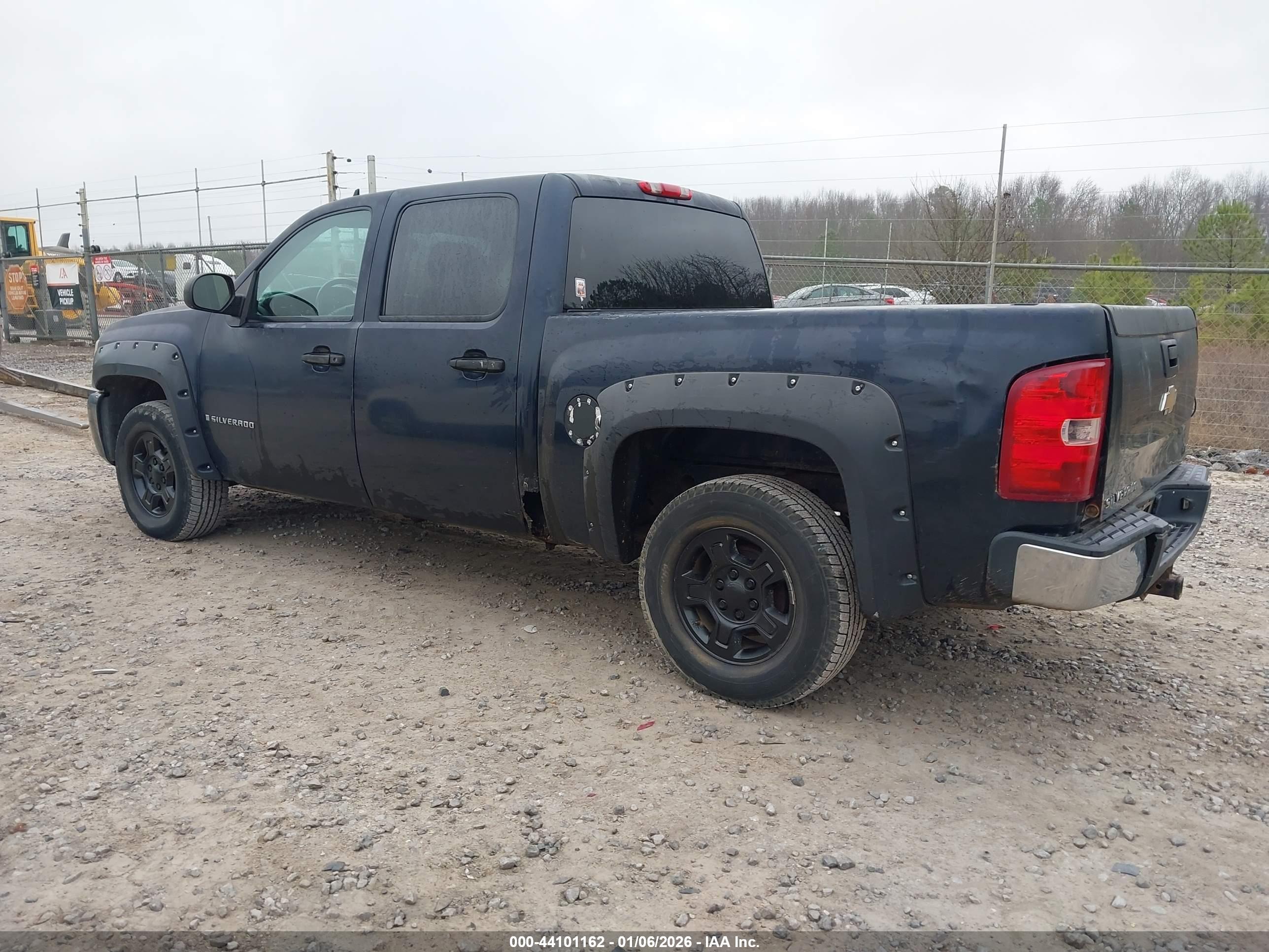 CHEVROLET SILVERADO image 3