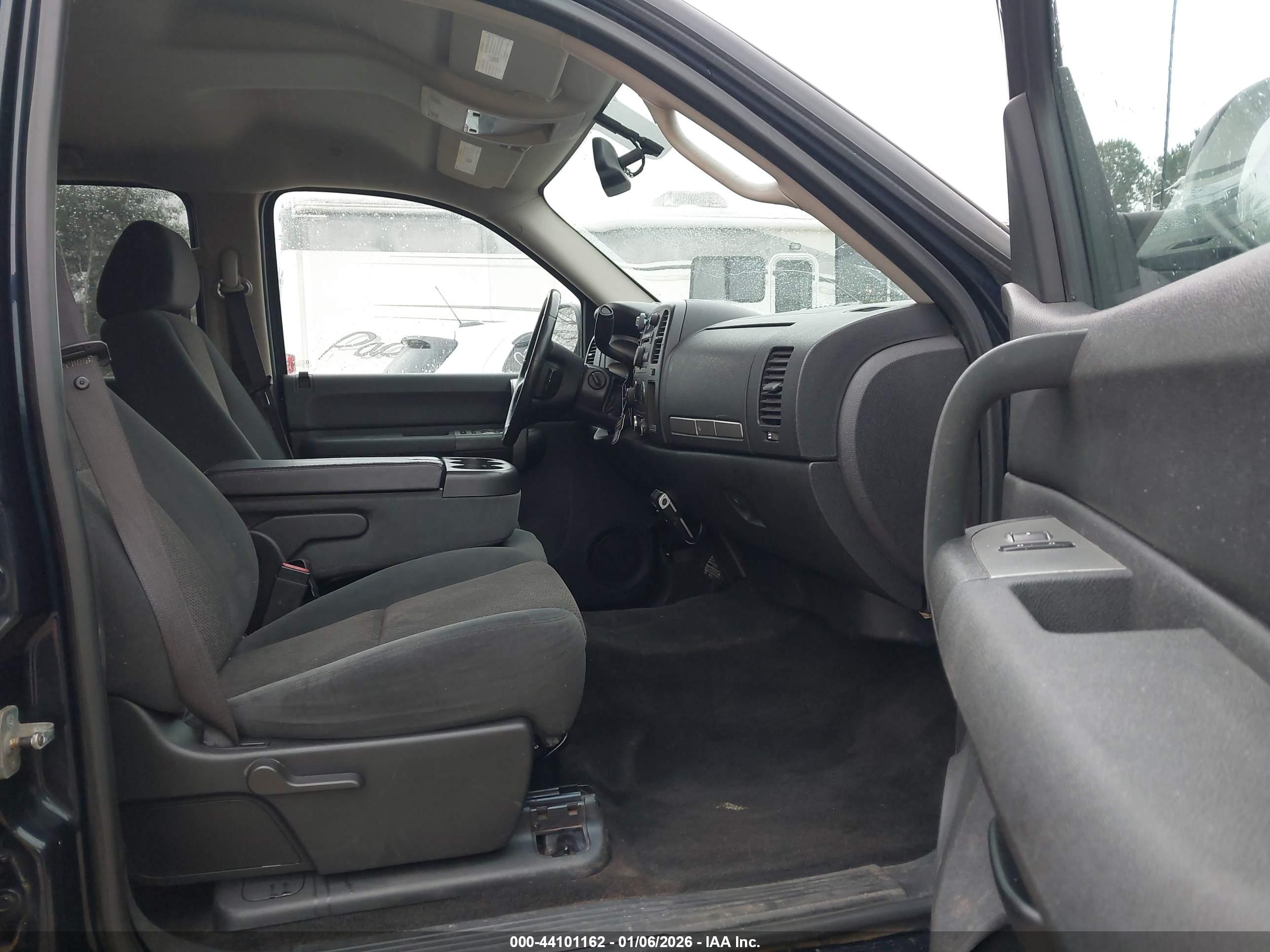 CHEVROLET SILVERADO image 5