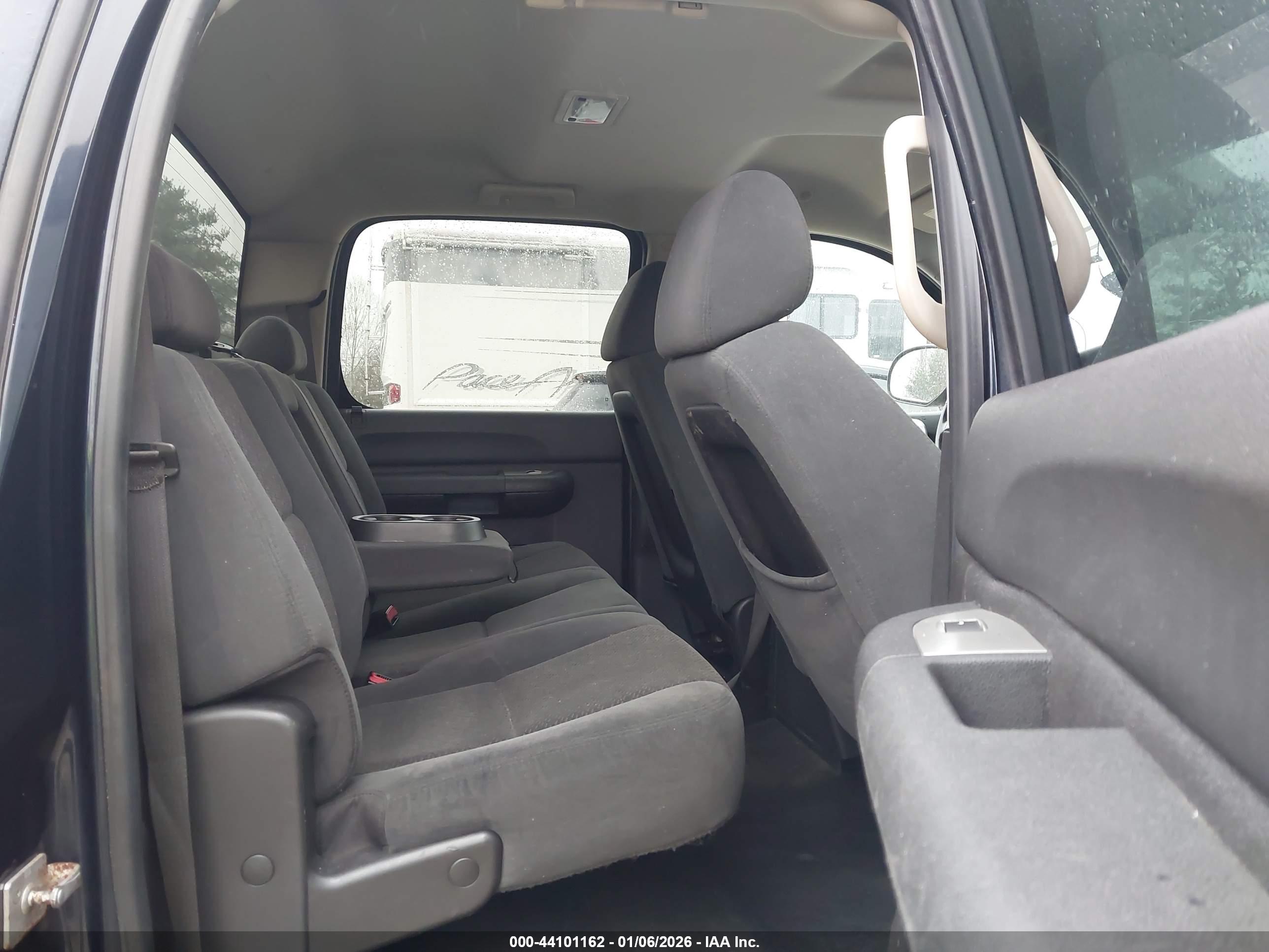 CHEVROLET SILVERADO image 8