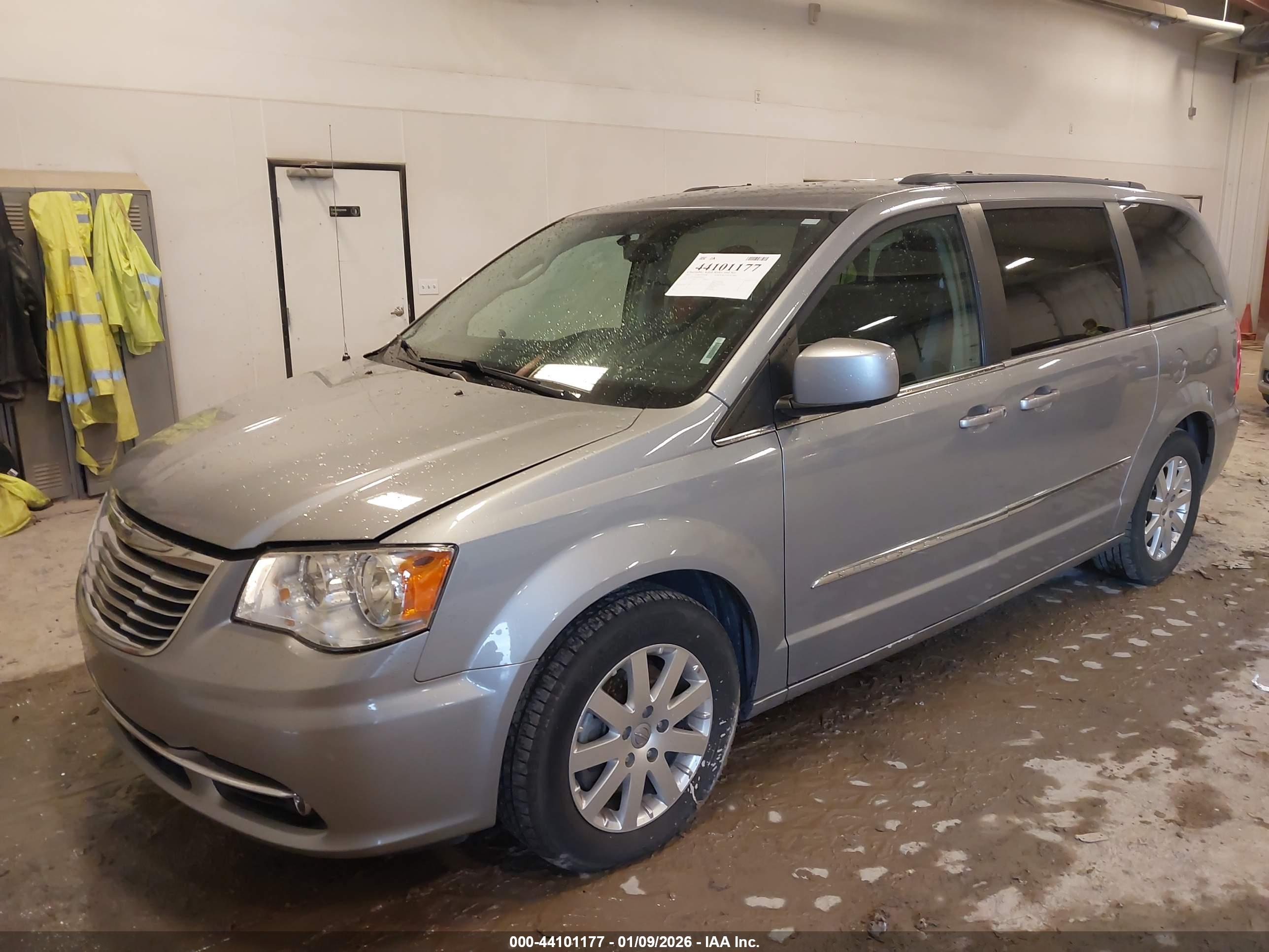 CHRYSLER TOWN image 2