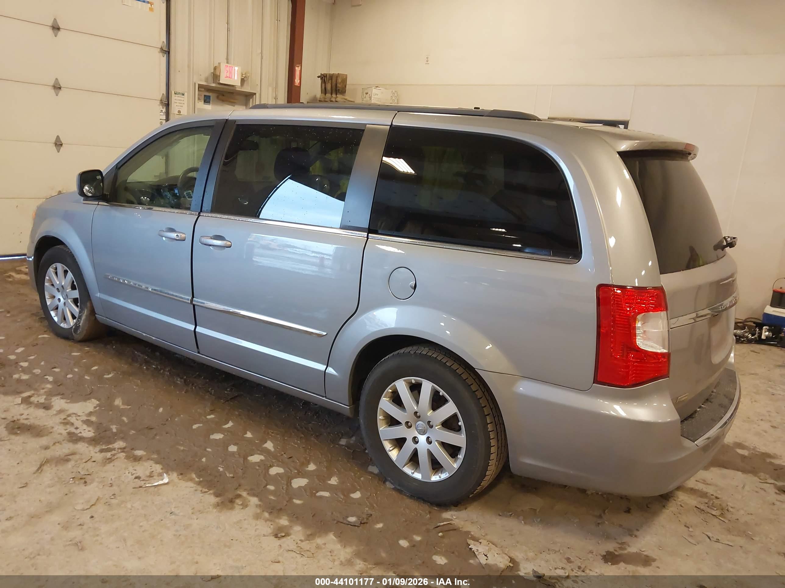 CHRYSLER TOWN image 3
