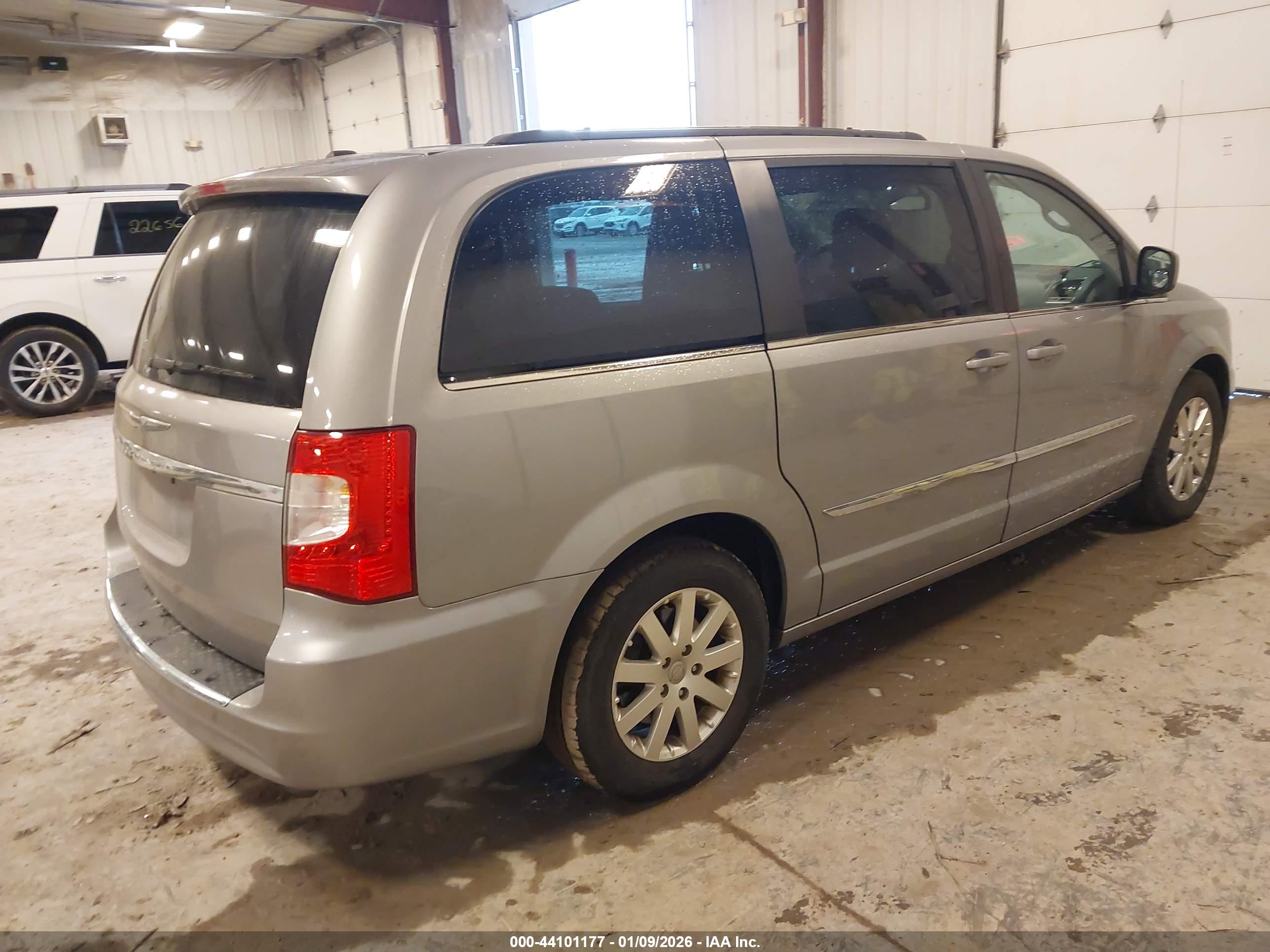 CHRYSLER TOWN image 4