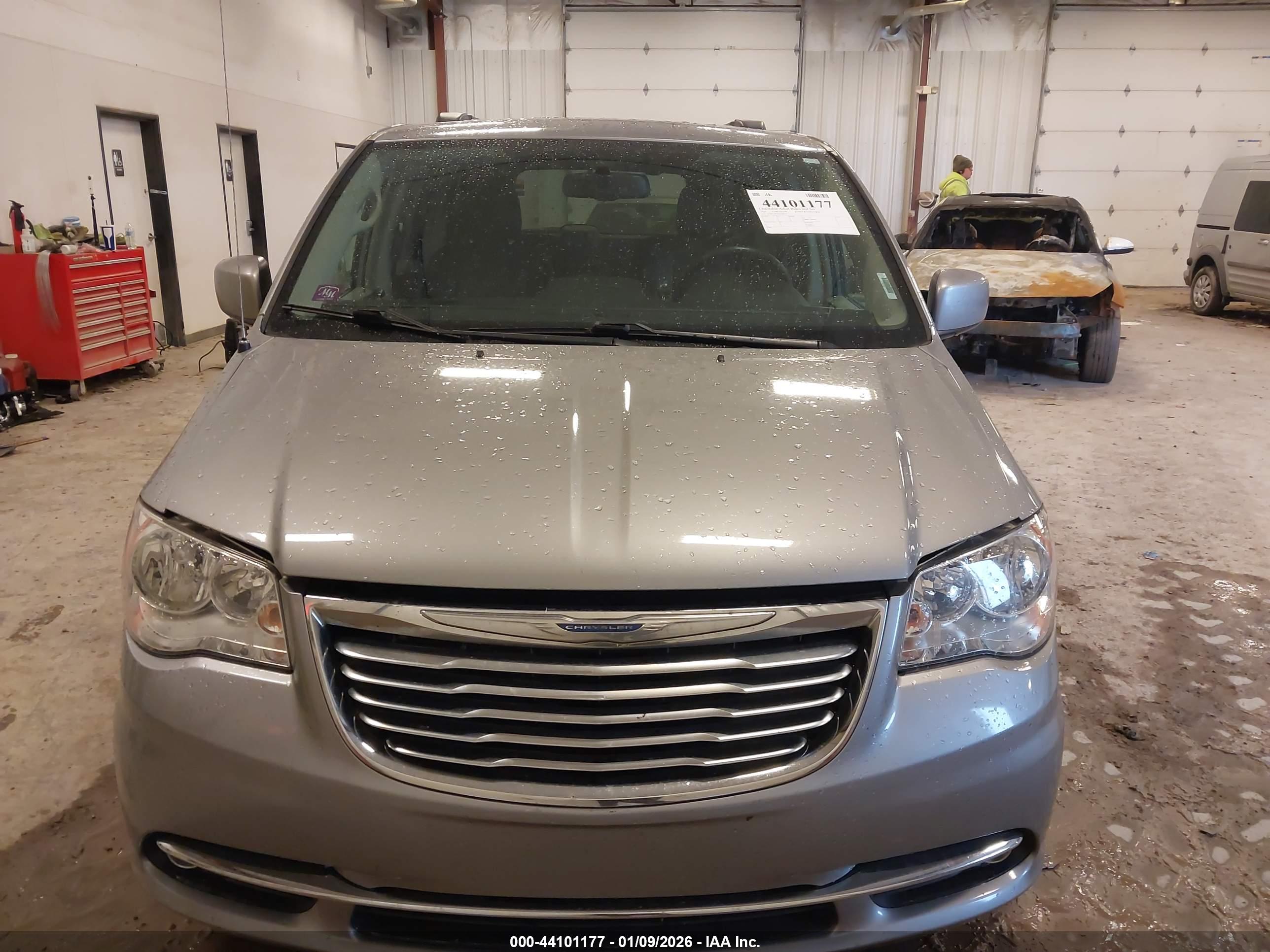 CHRYSLER TOWN image 6