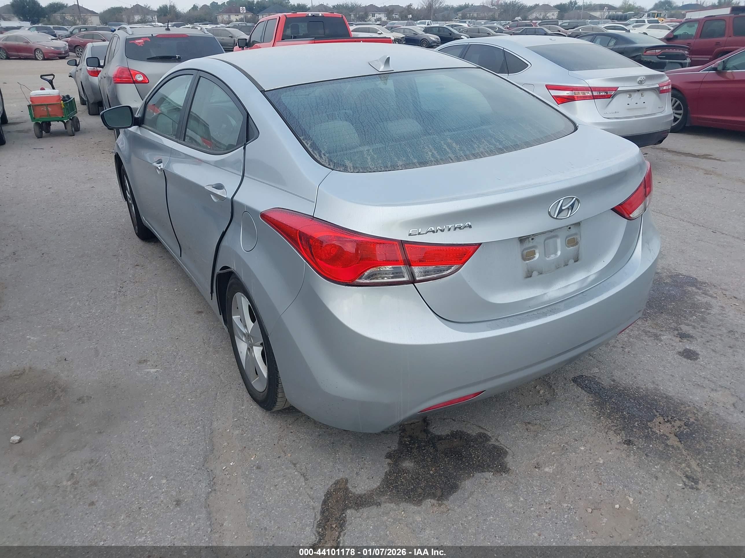 HYUNDAI ELANTRA image 3