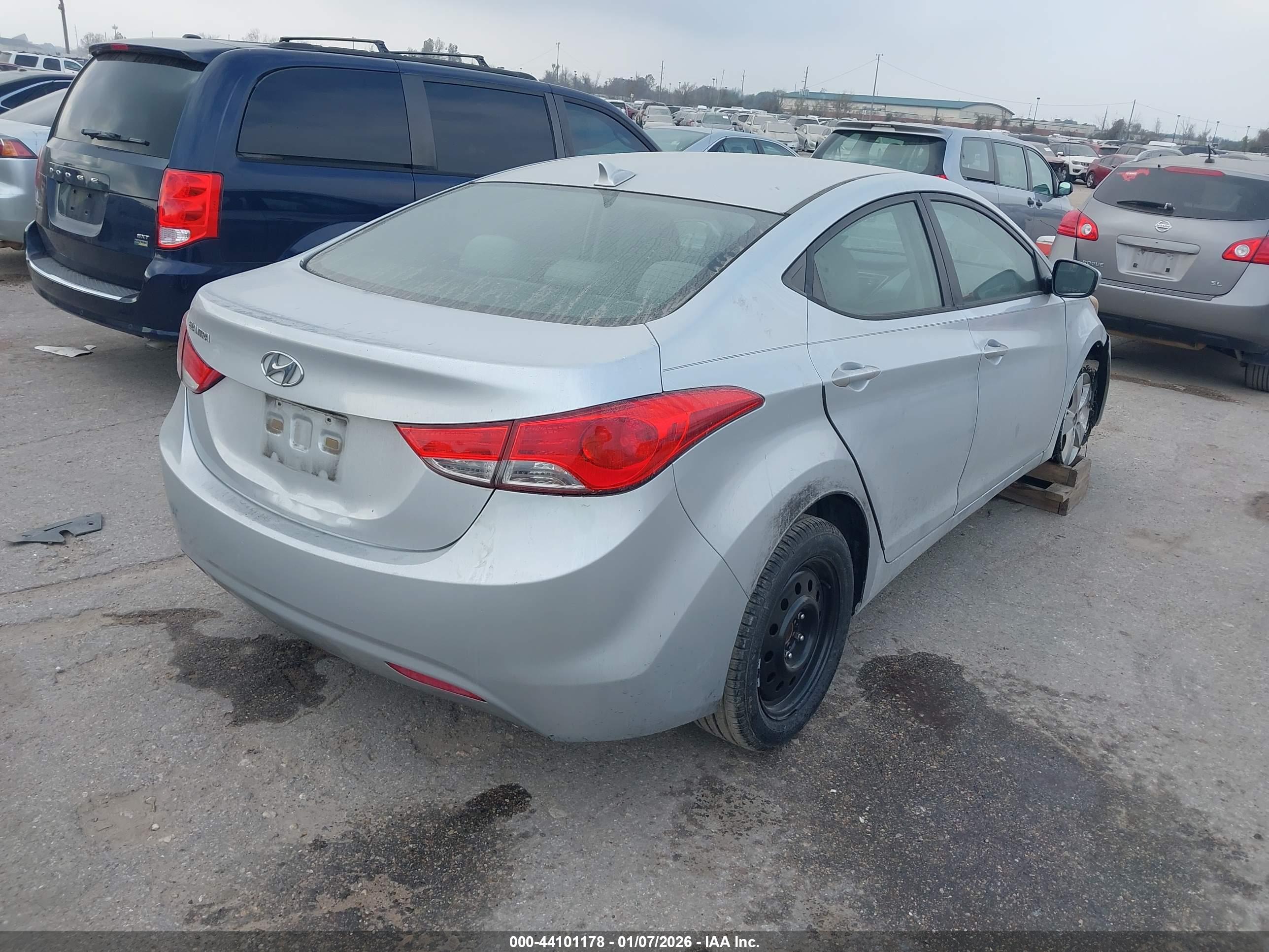 HYUNDAI ELANTRA image 4