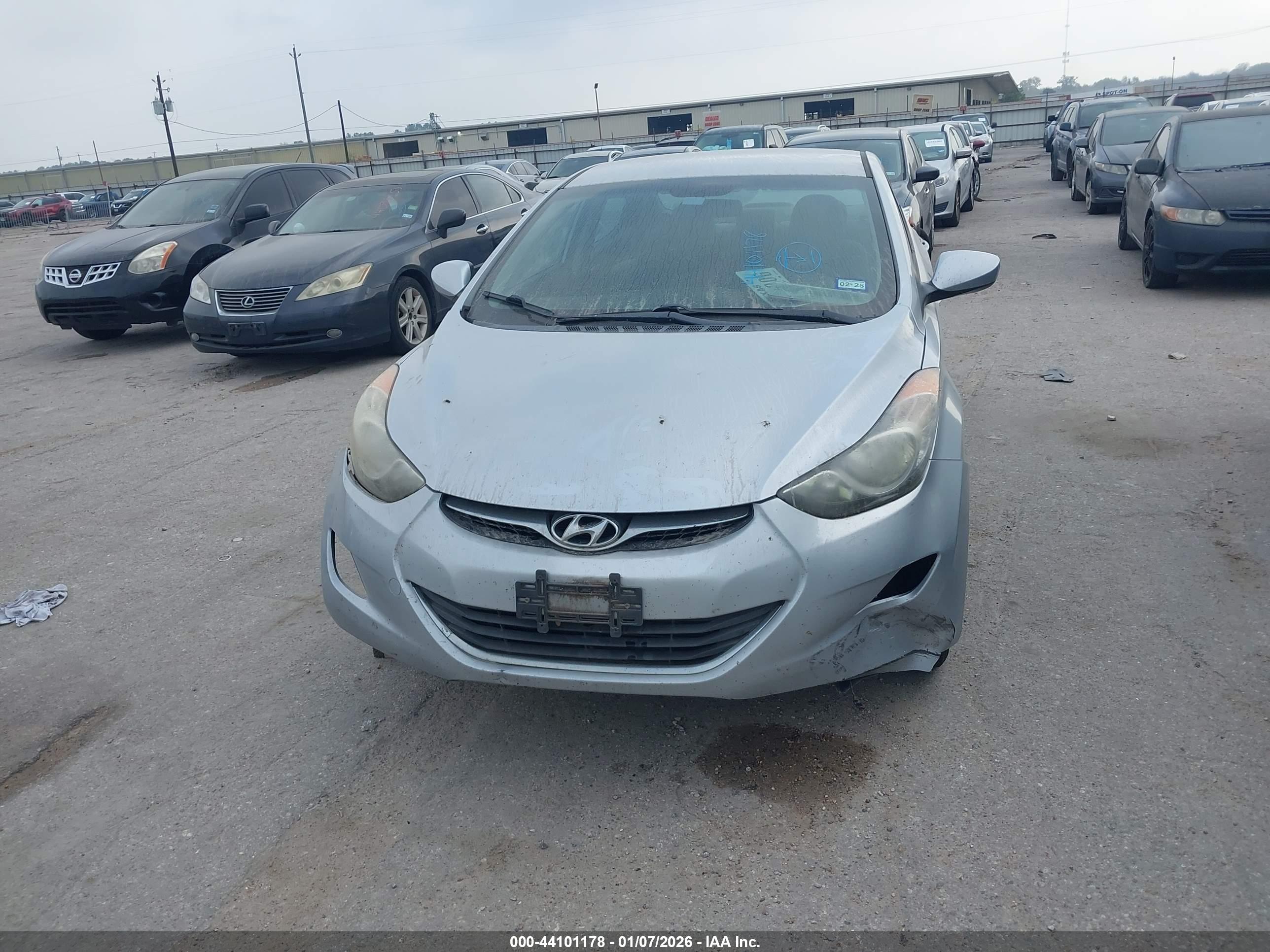 HYUNDAI ELANTRA image 6
