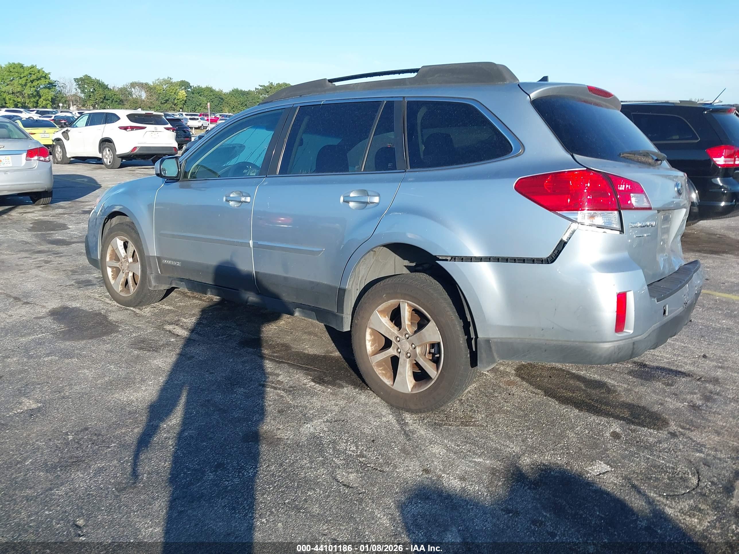 SUBARU OUTBACK image 3