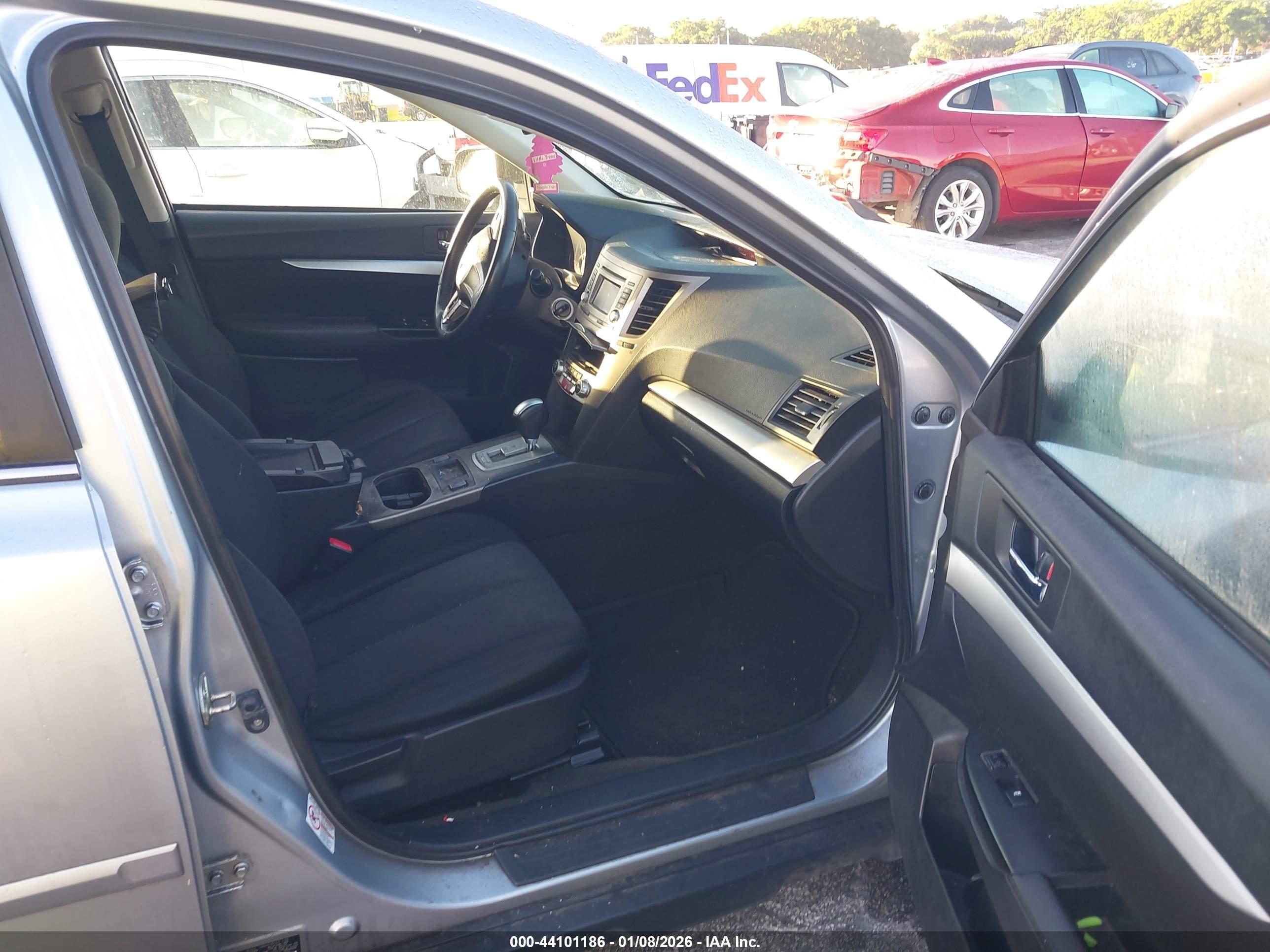 SUBARU OUTBACK image 5