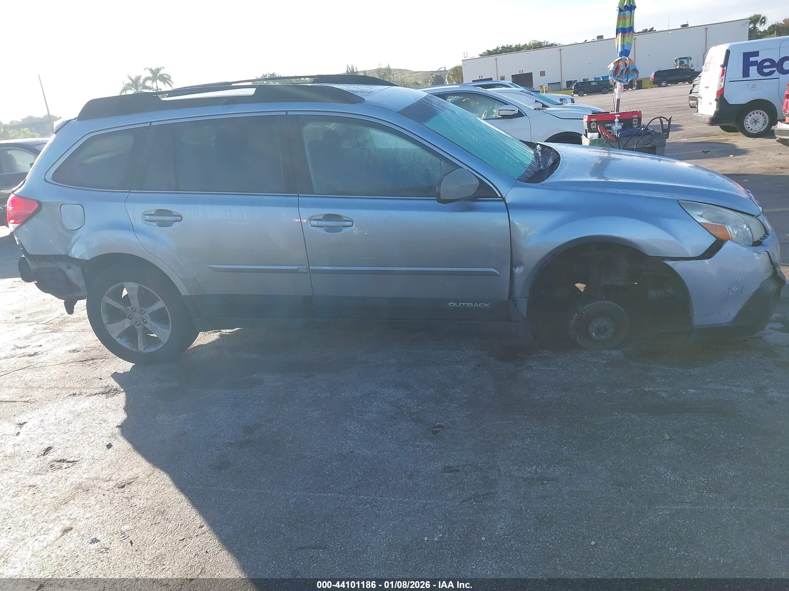 SUBARU OUTBACK image 6