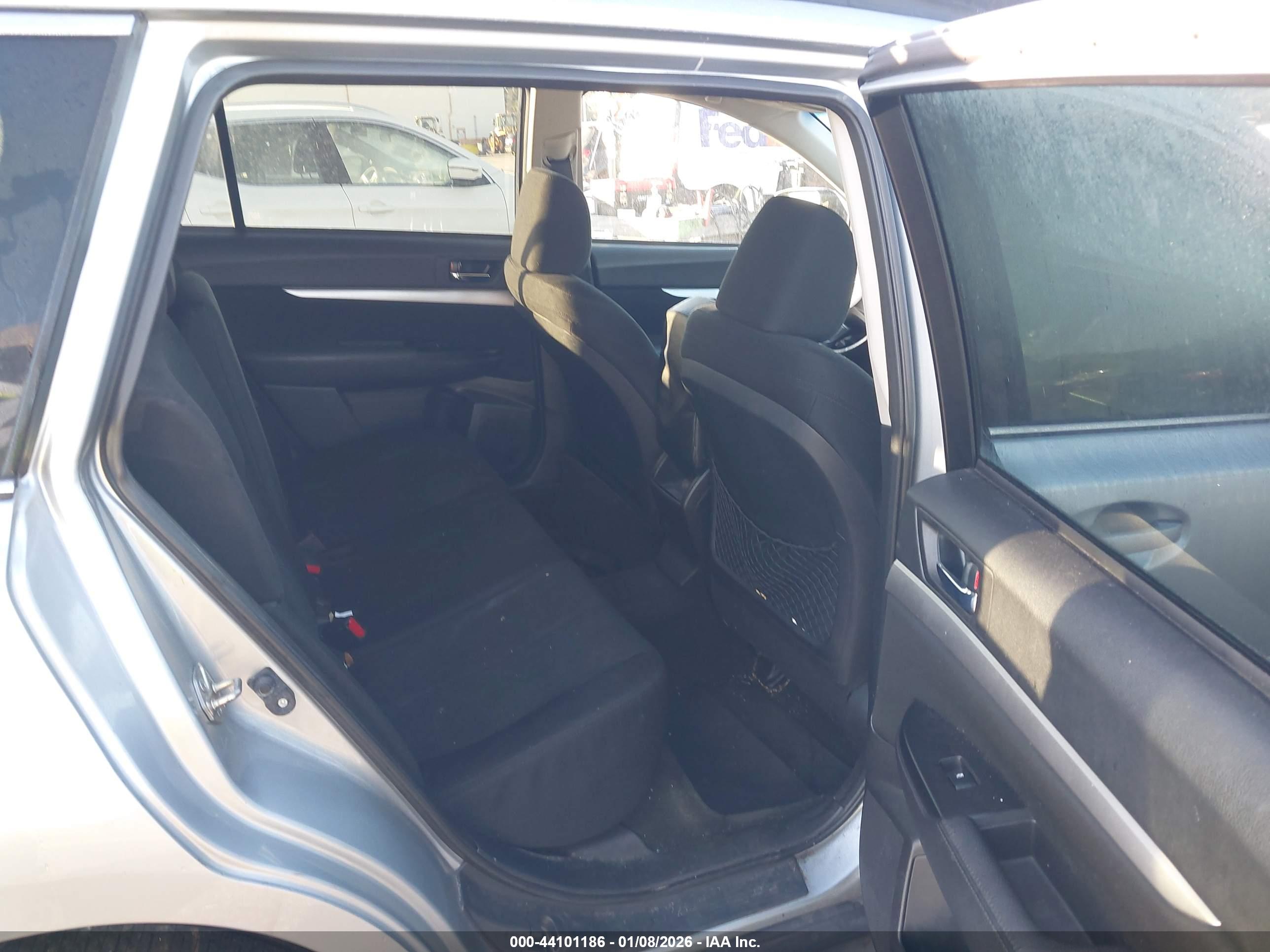 SUBARU OUTBACK image 8