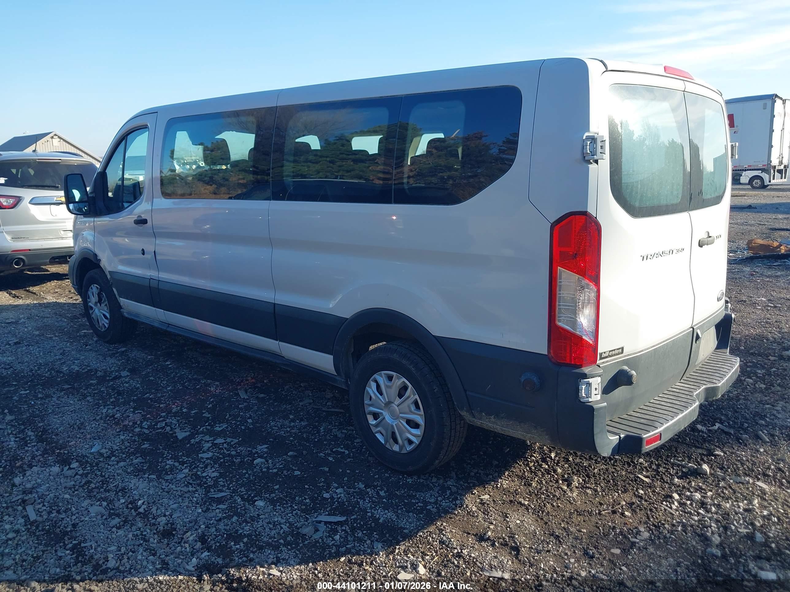 FORD TRANSIT-350 image 3