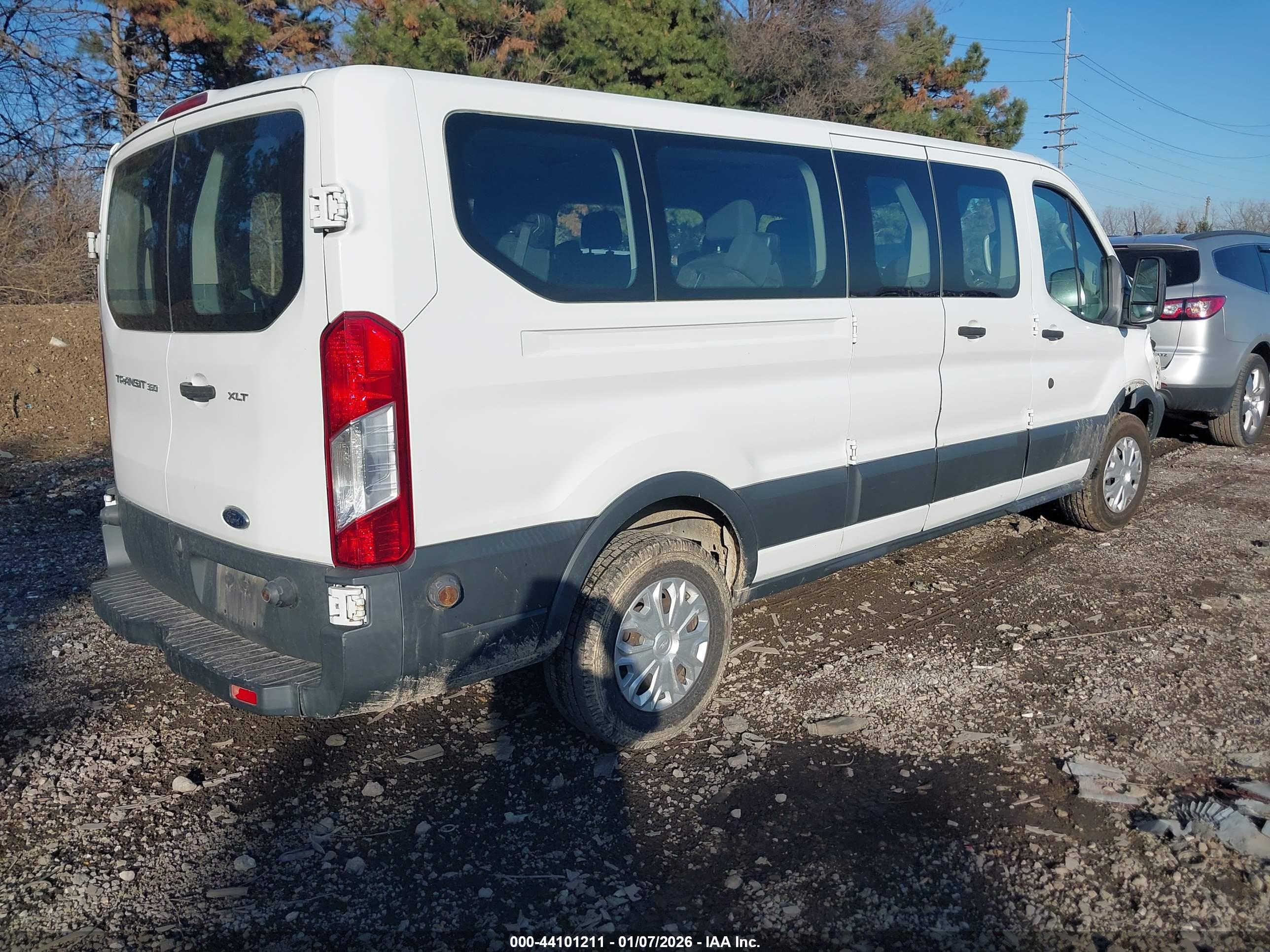 FORD TRANSIT-350 image 4