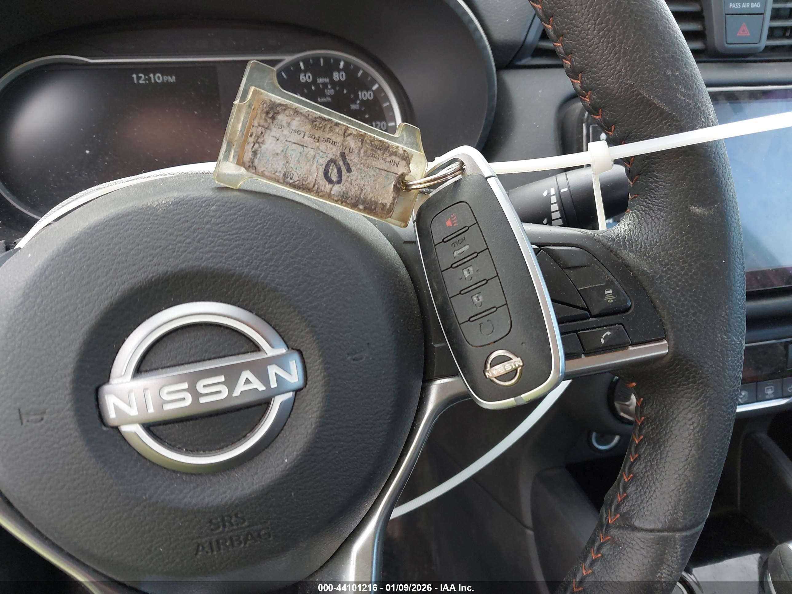 NISSAN VERSA image 11