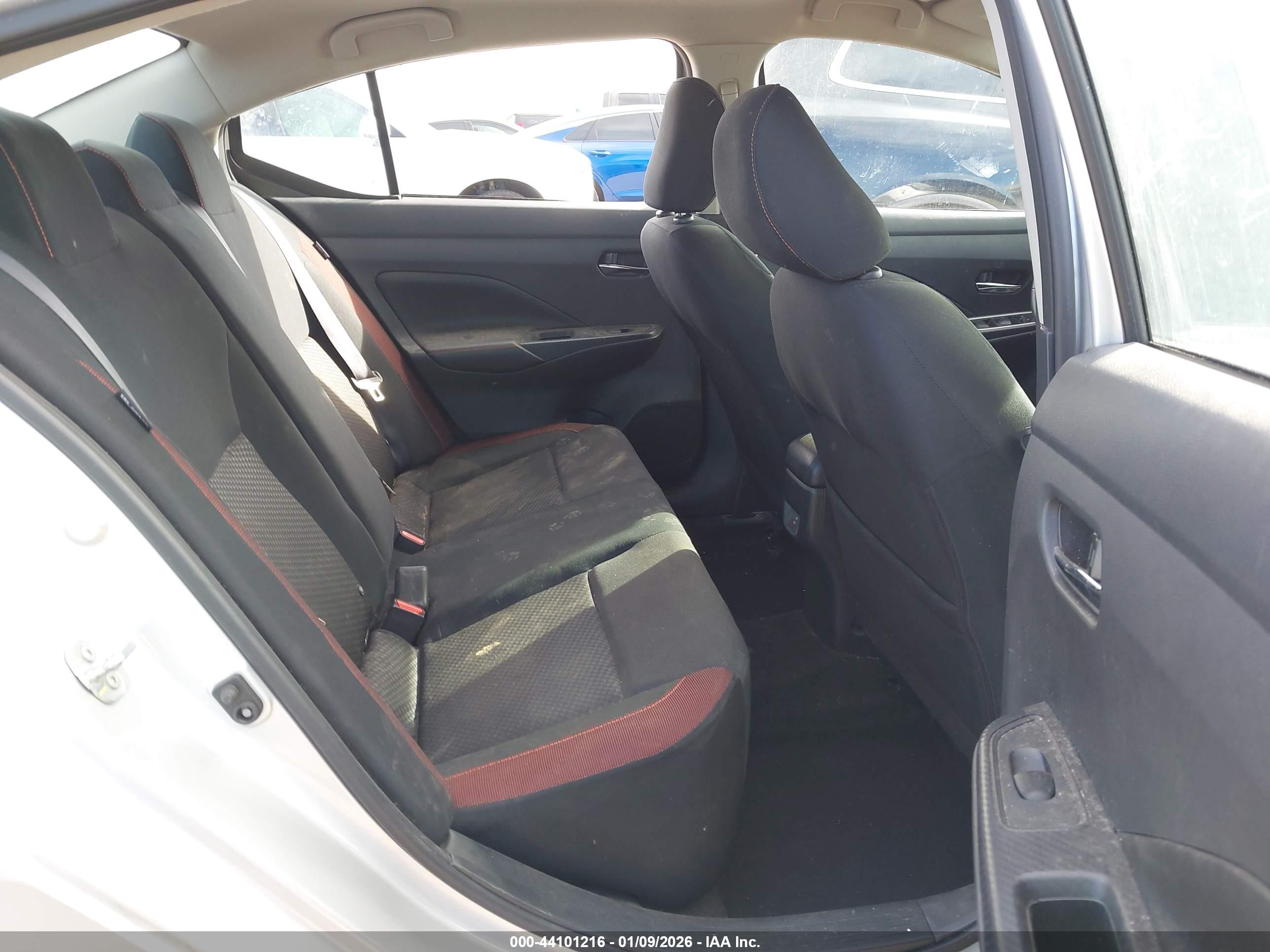 NISSAN VERSA image 8