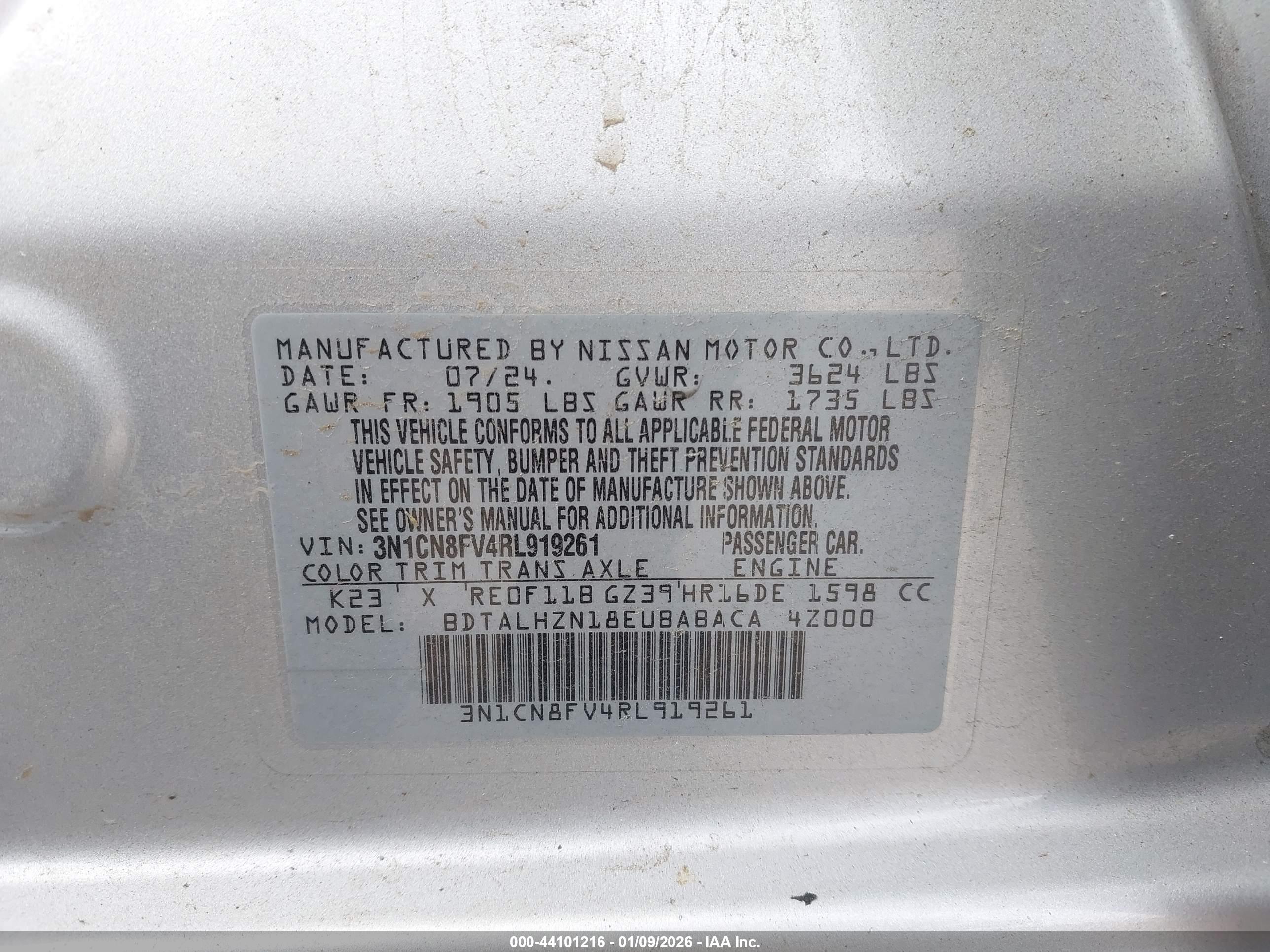 NISSAN VERSA image 9