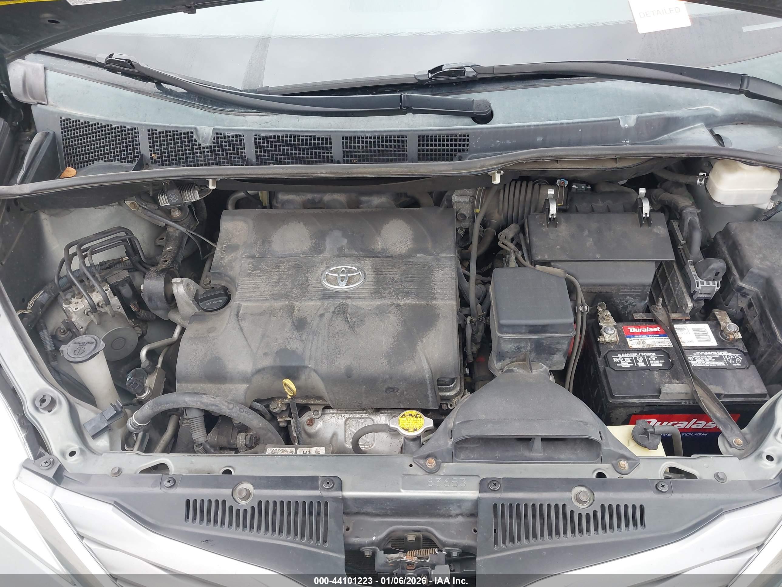 TOYOTA SIENNA image 10