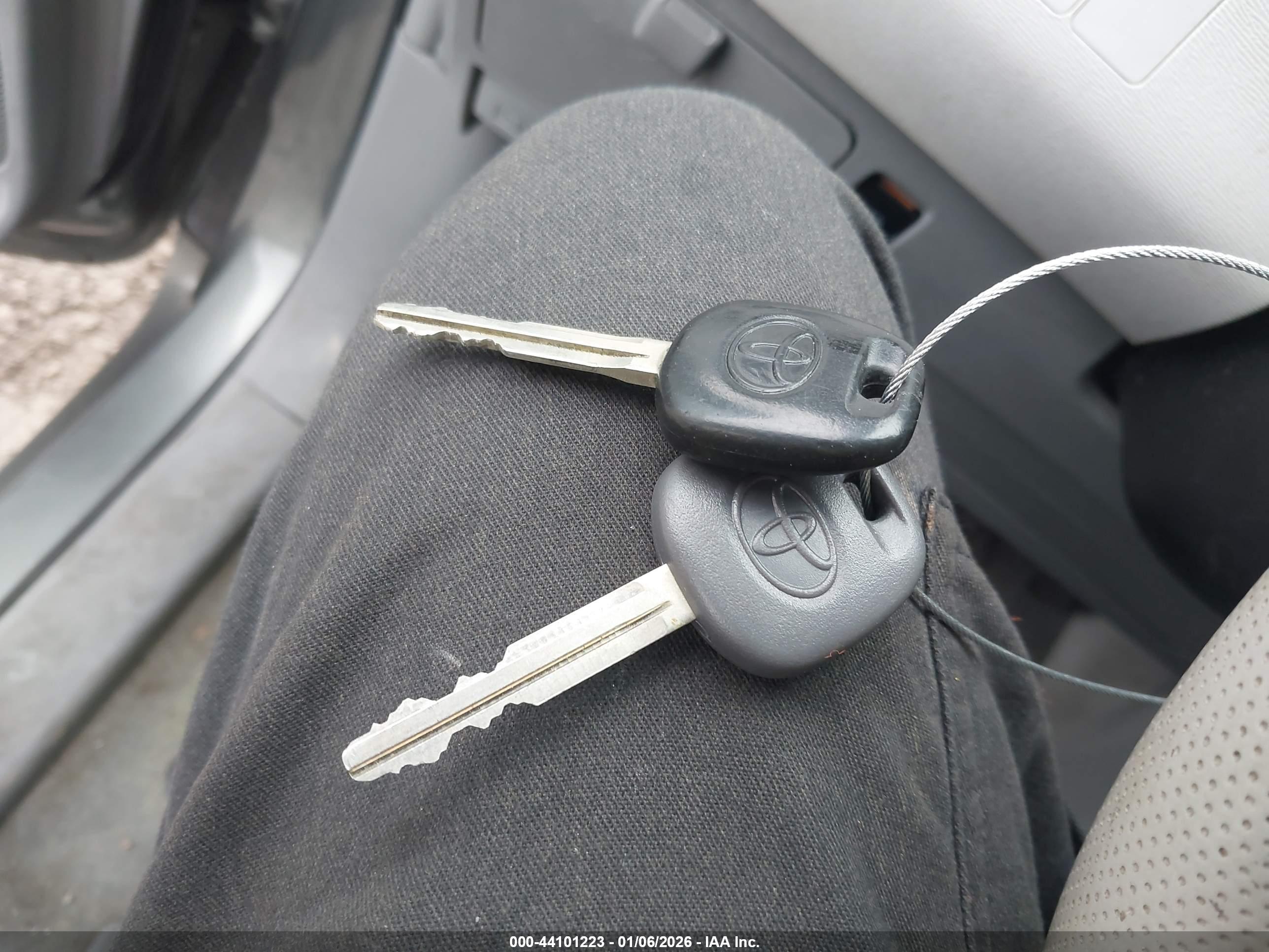 TOYOTA SIENNA image 11