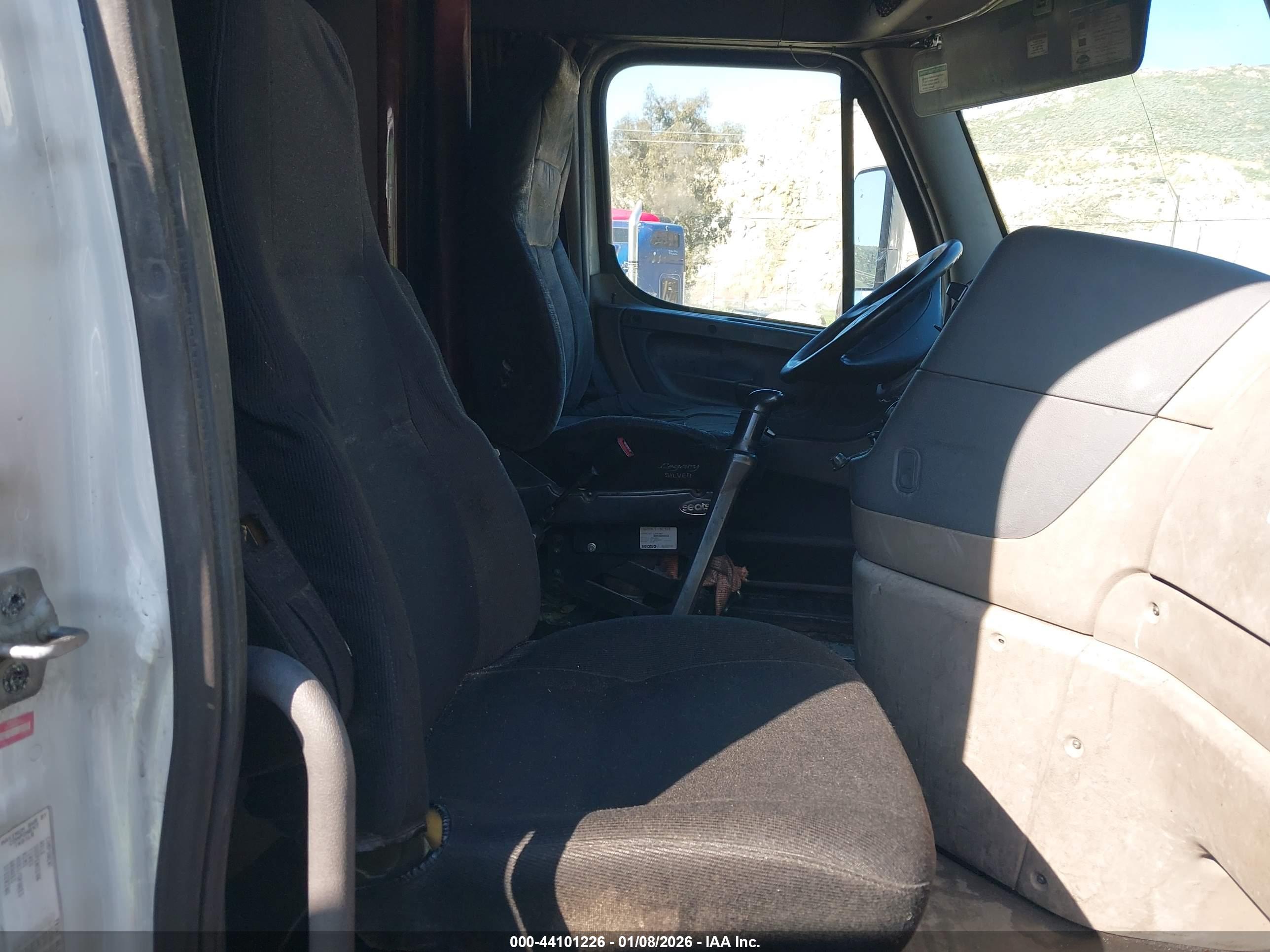 FREIGHTLINER CASCADIA image 8