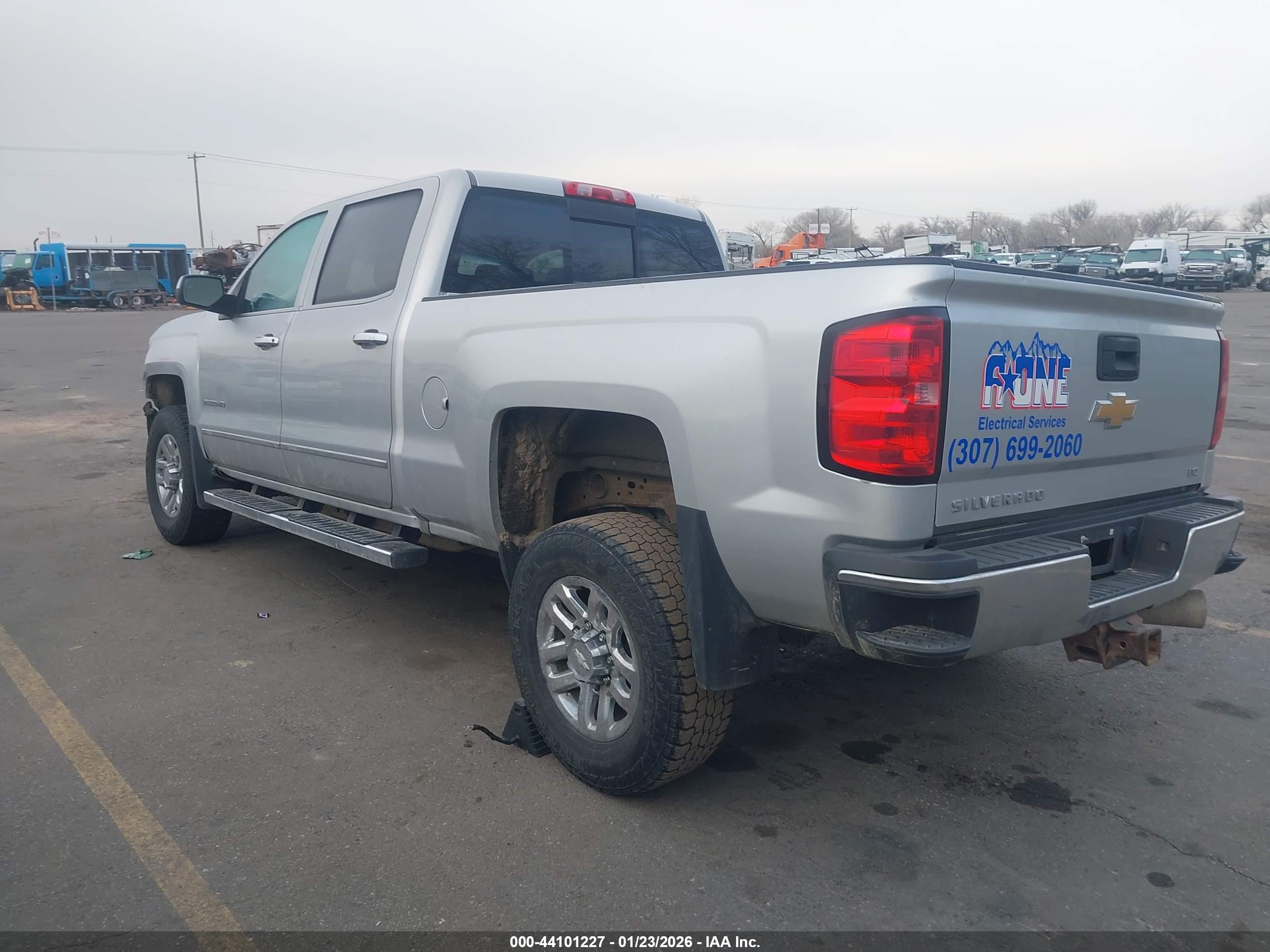 CHEVROLET SILVERADO image 3