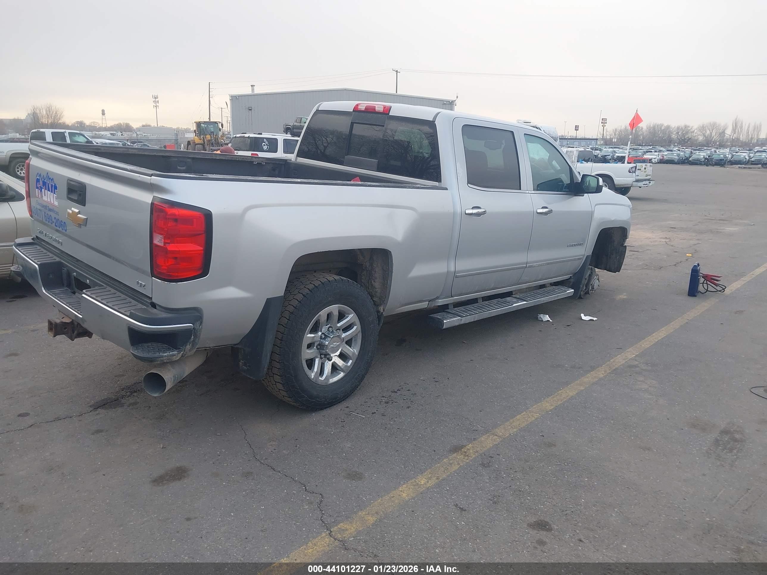 CHEVROLET SILVERADO image 4