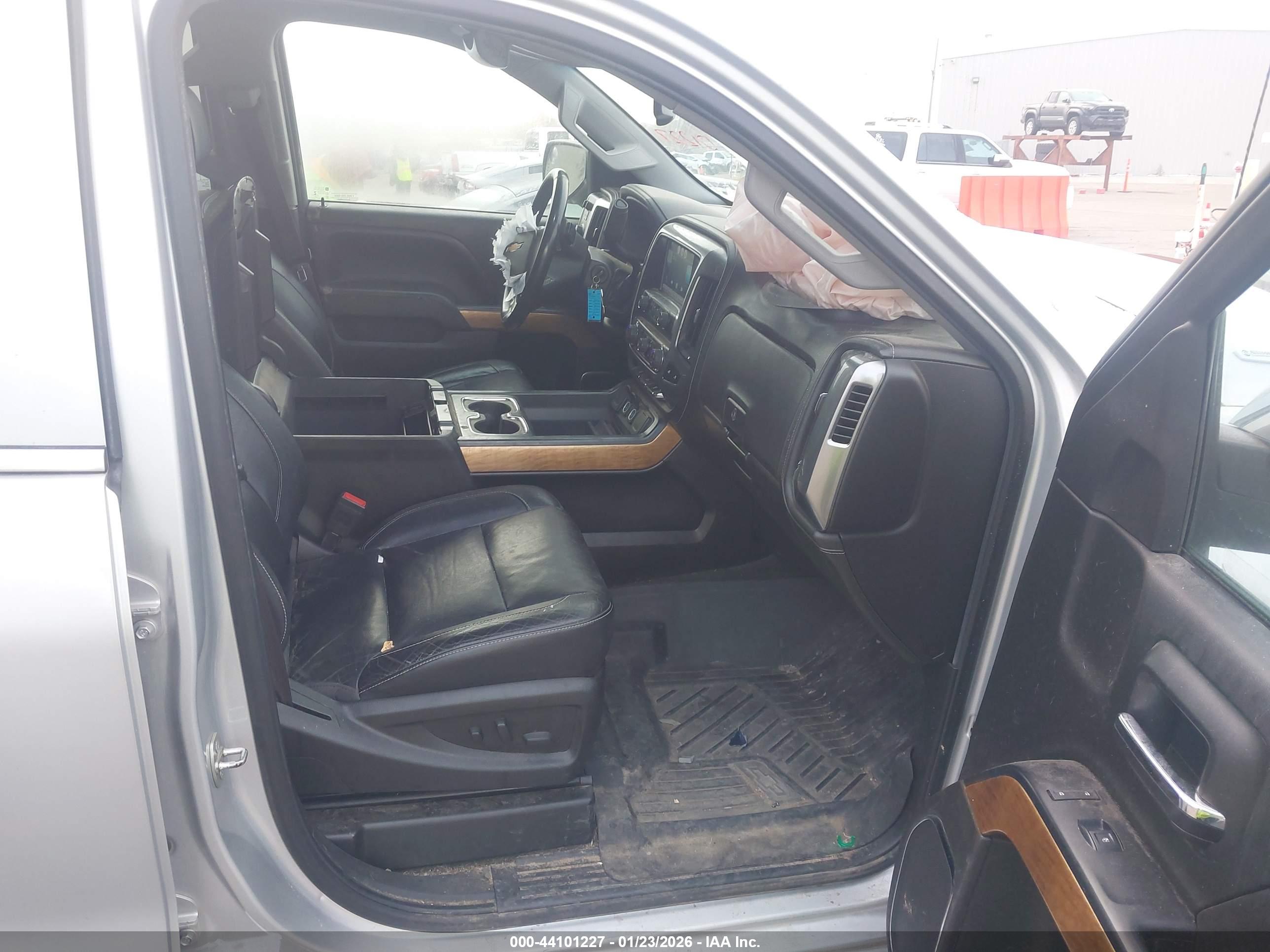 CHEVROLET SILVERADO image 5