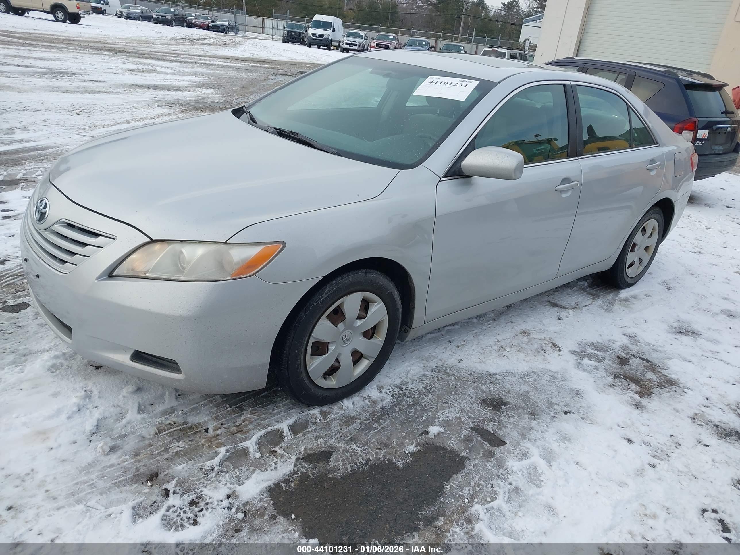 TOYOTA CAMRY image 2