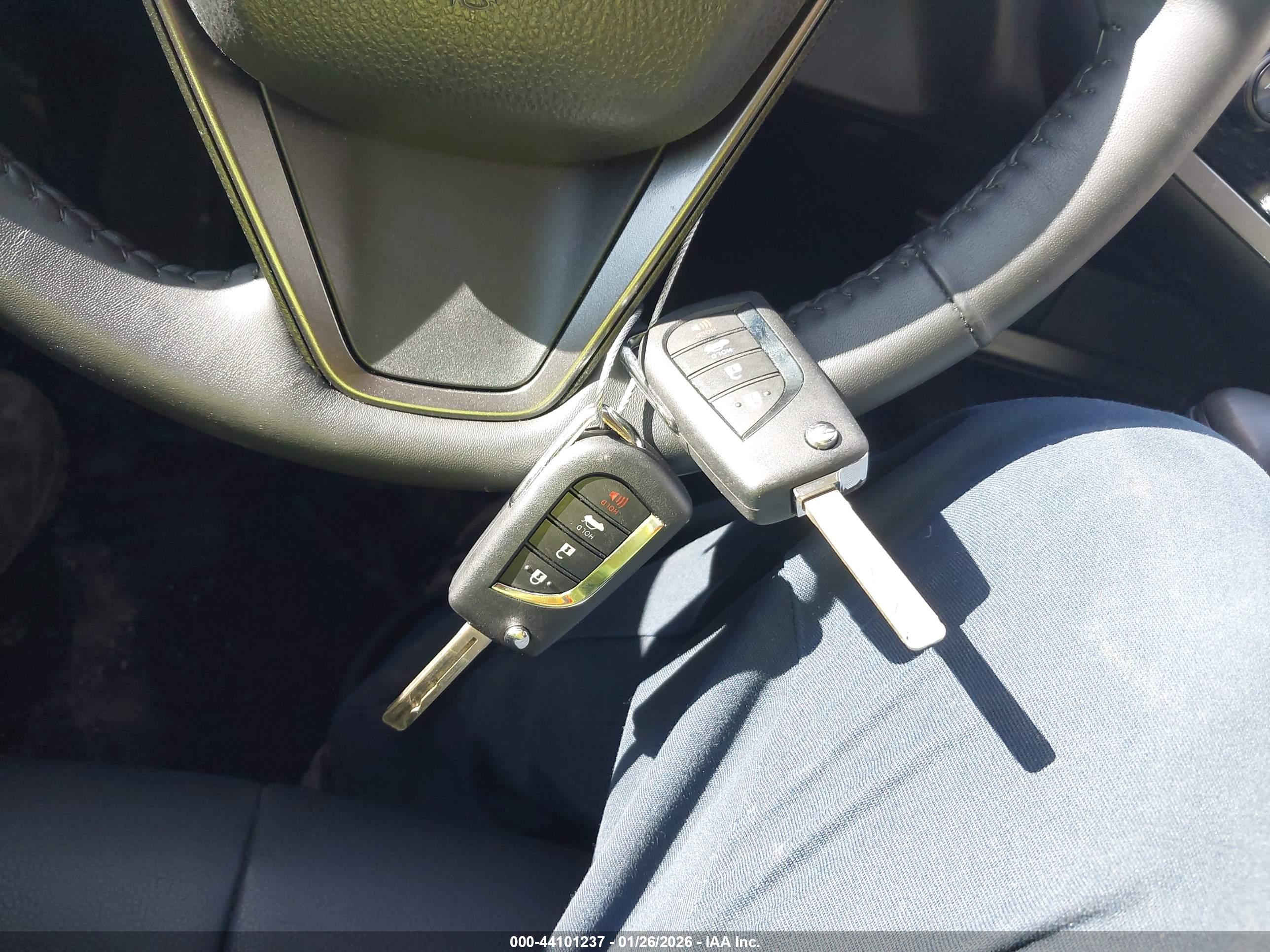 TOYOTA CAMRY image 11