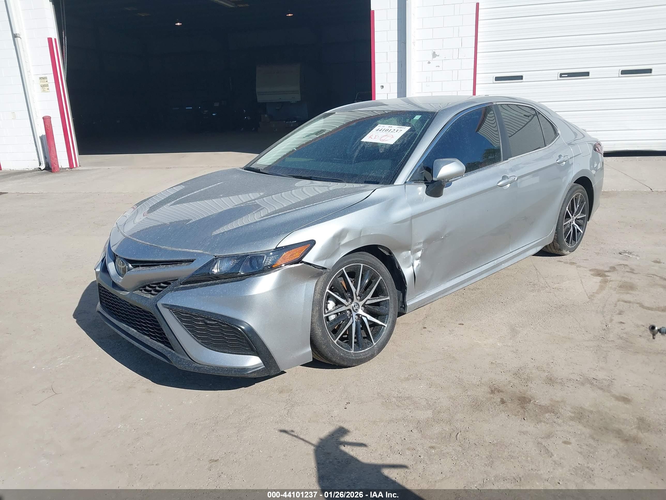 TOYOTA CAMRY image 2