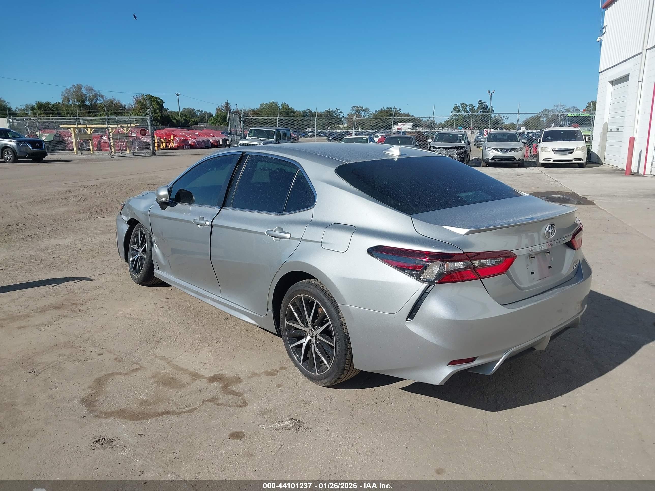 TOYOTA CAMRY image 3