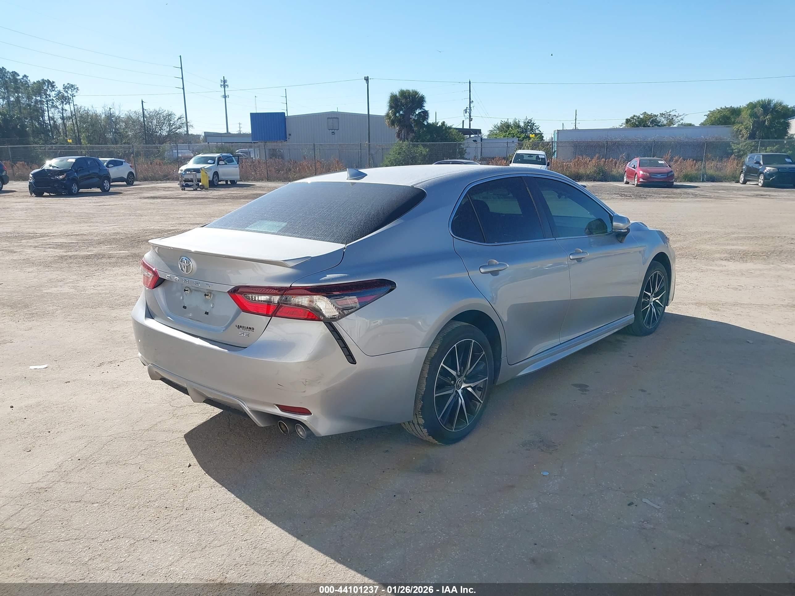 TOYOTA CAMRY image 4