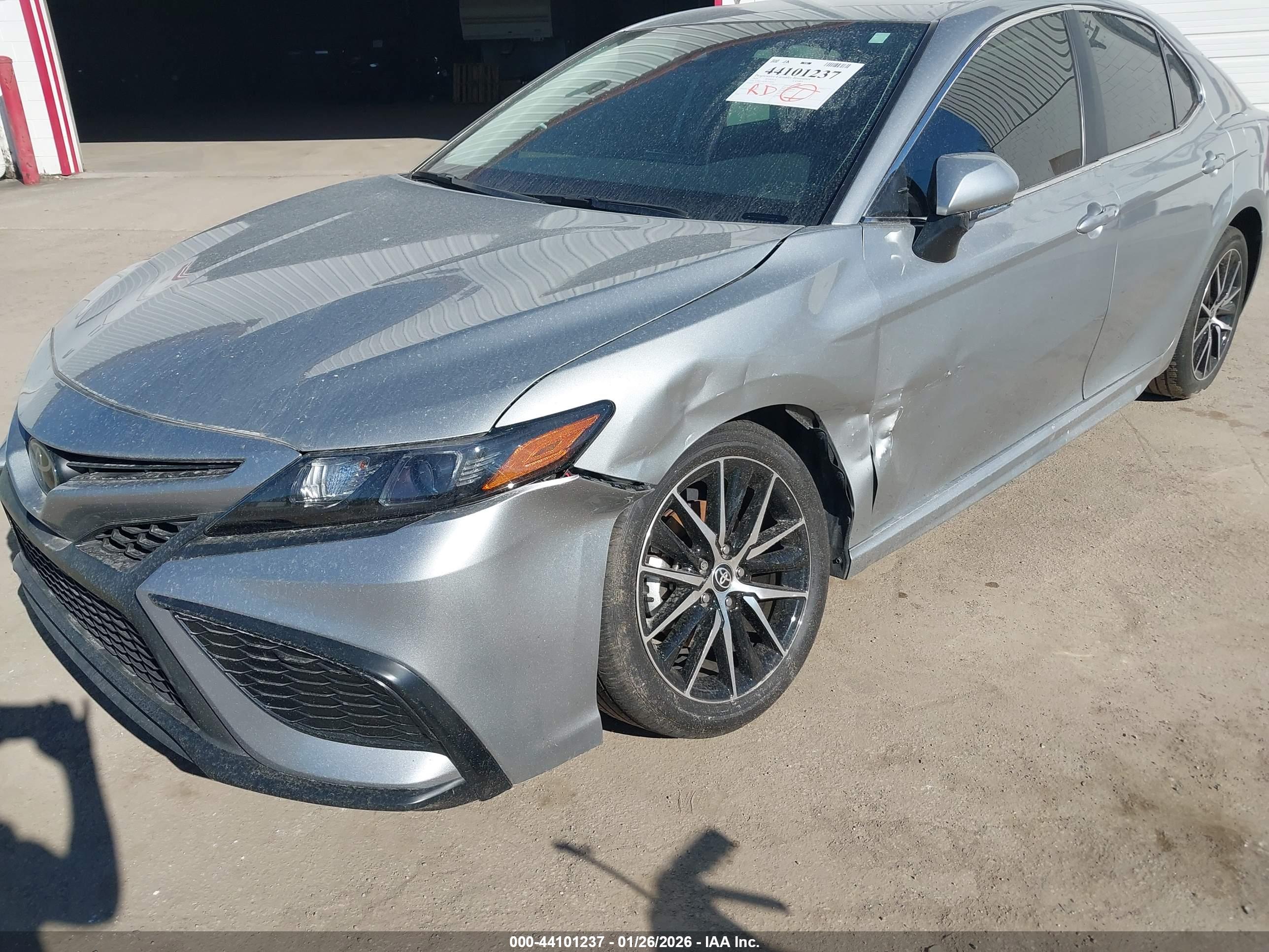 TOYOTA CAMRY image 6