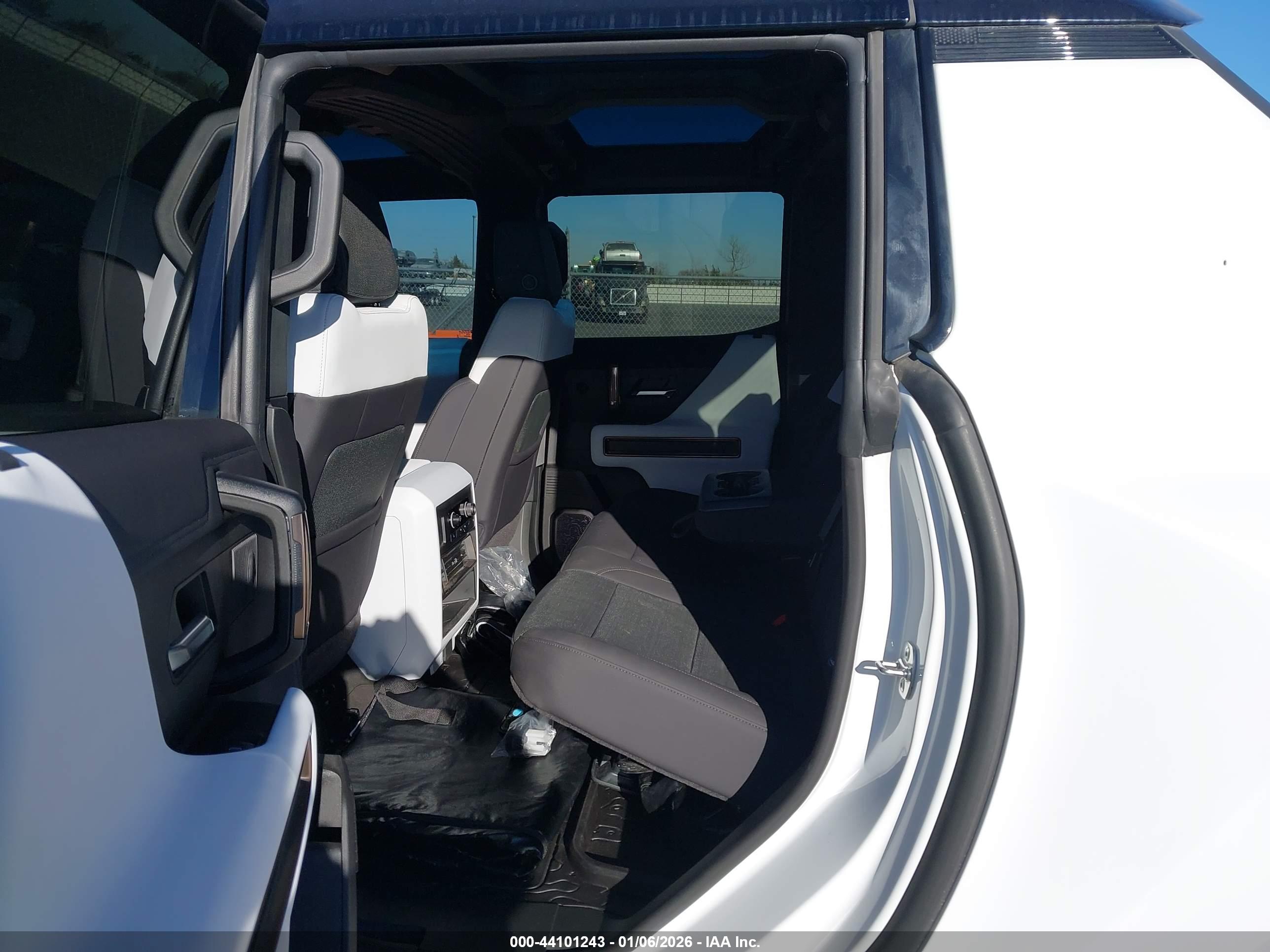 GMC HUMMER image 8