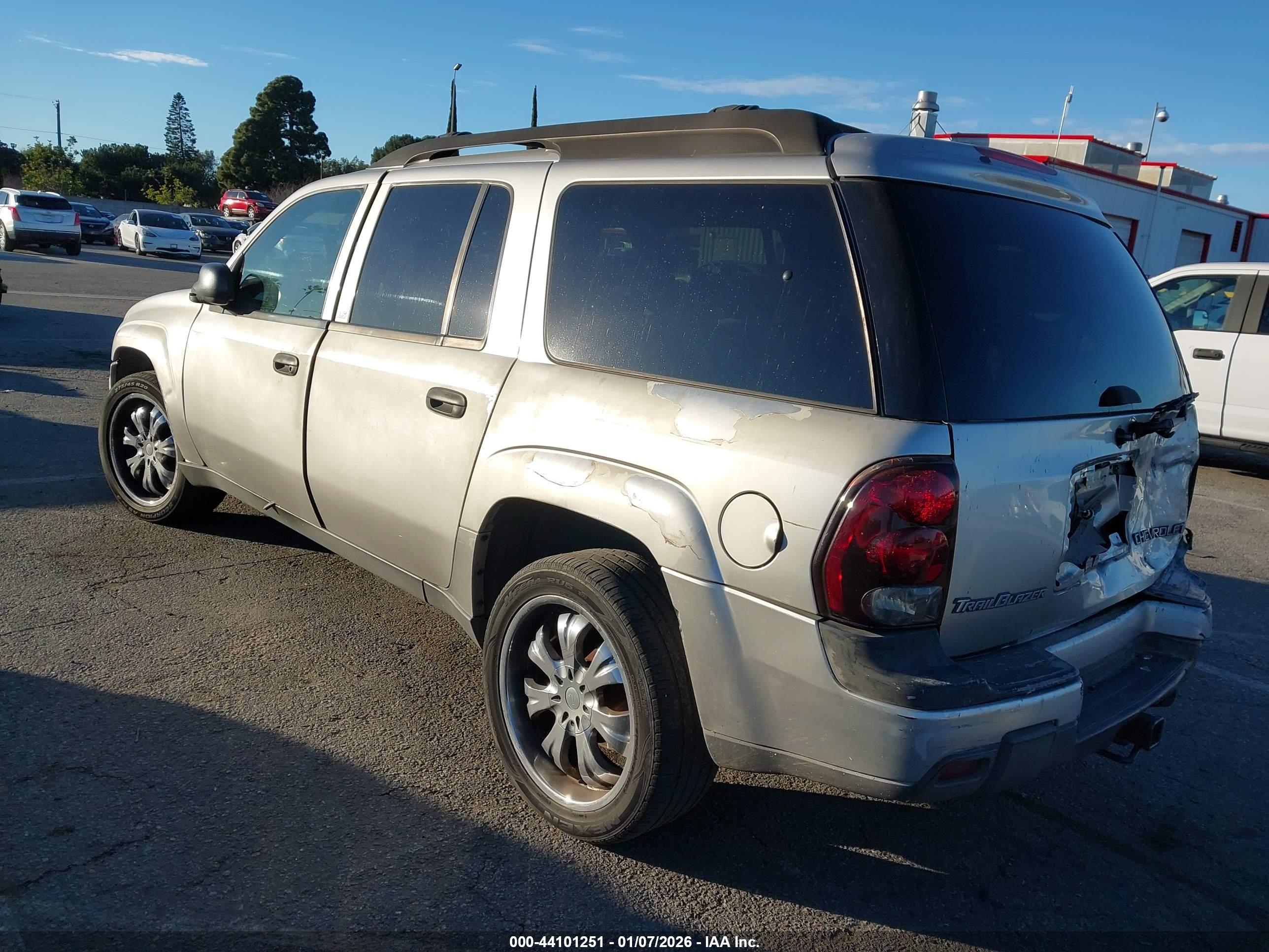 CHEVROLET TRAILBLAZER image 3
