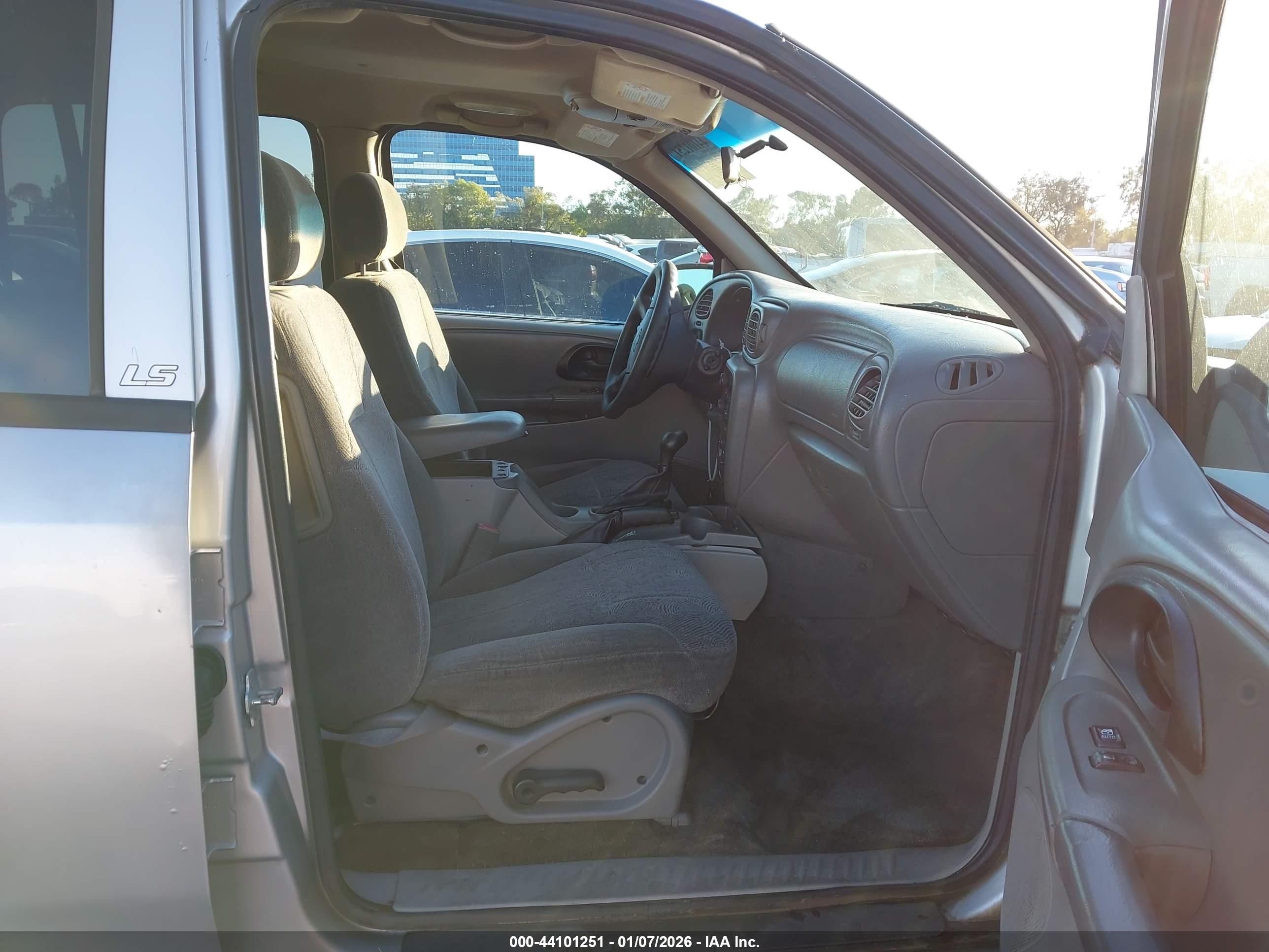 CHEVROLET TRAILBLAZER image 5