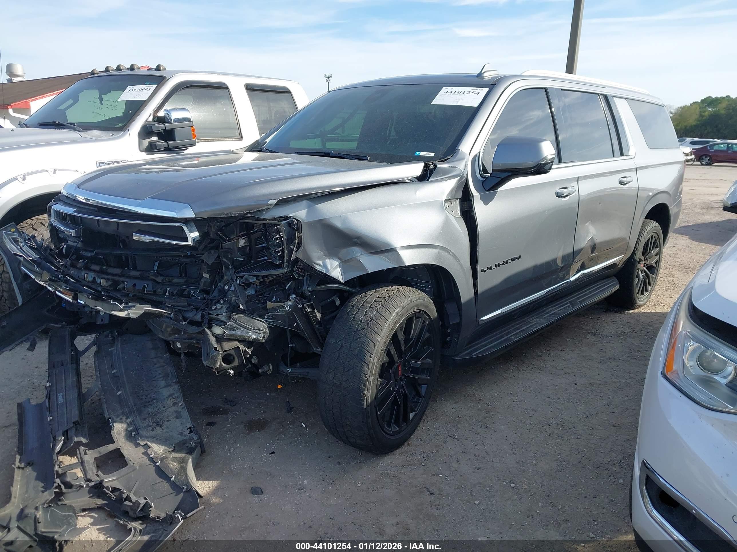GMC YUKON image 2