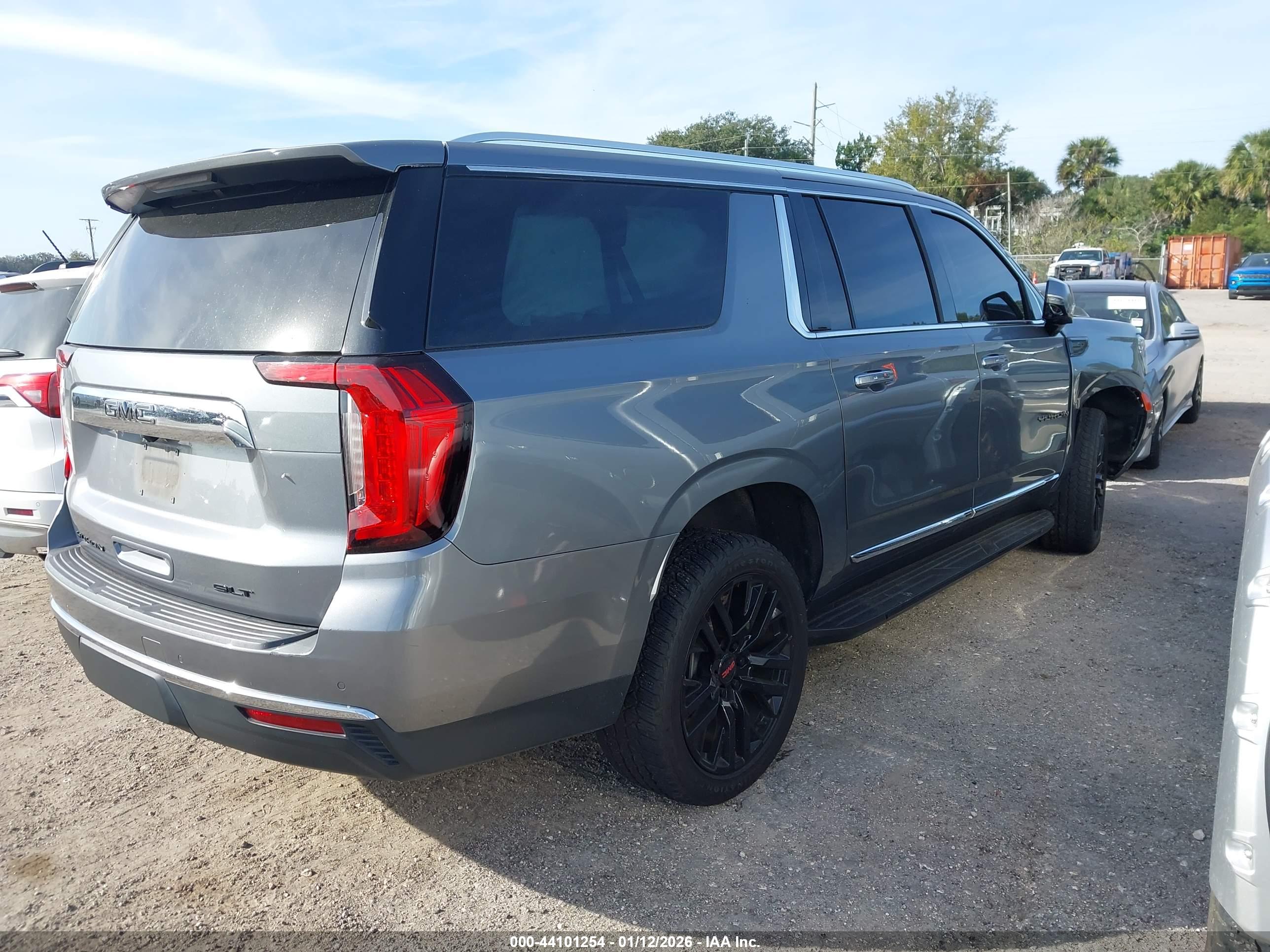 GMC YUKON image 4