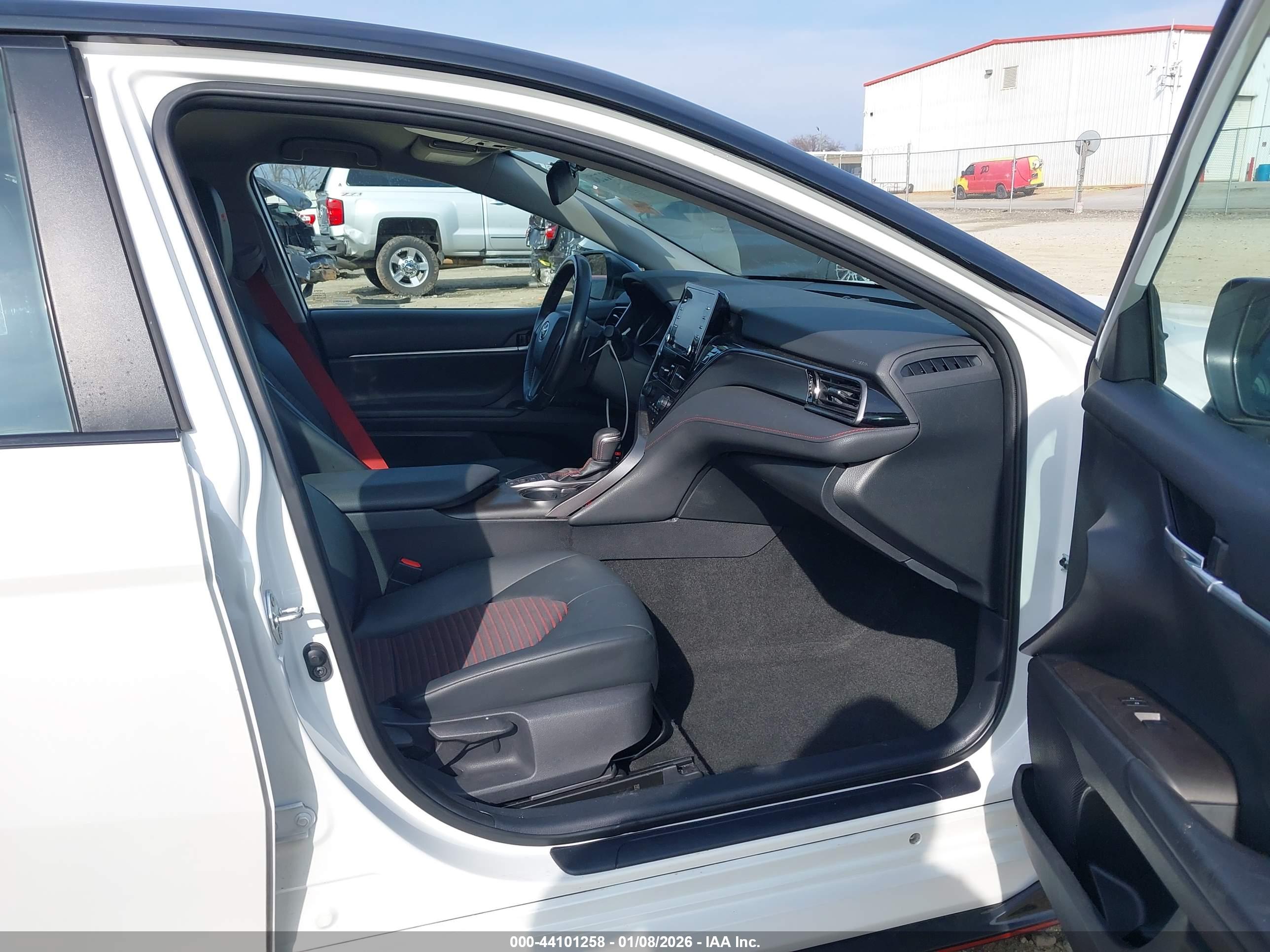 TOYOTA CAMRY image 5