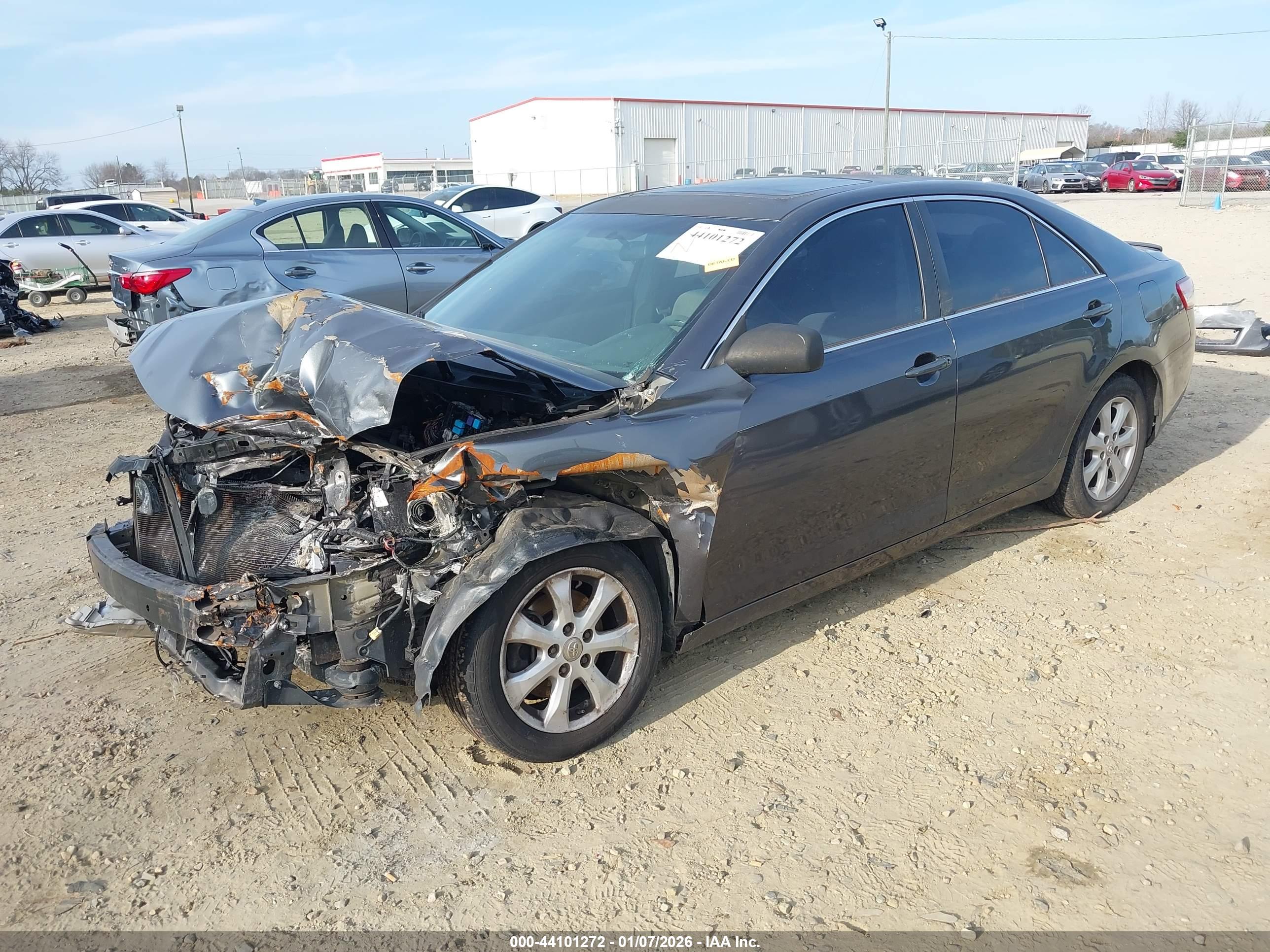 TOYOTA CAMRY image 2