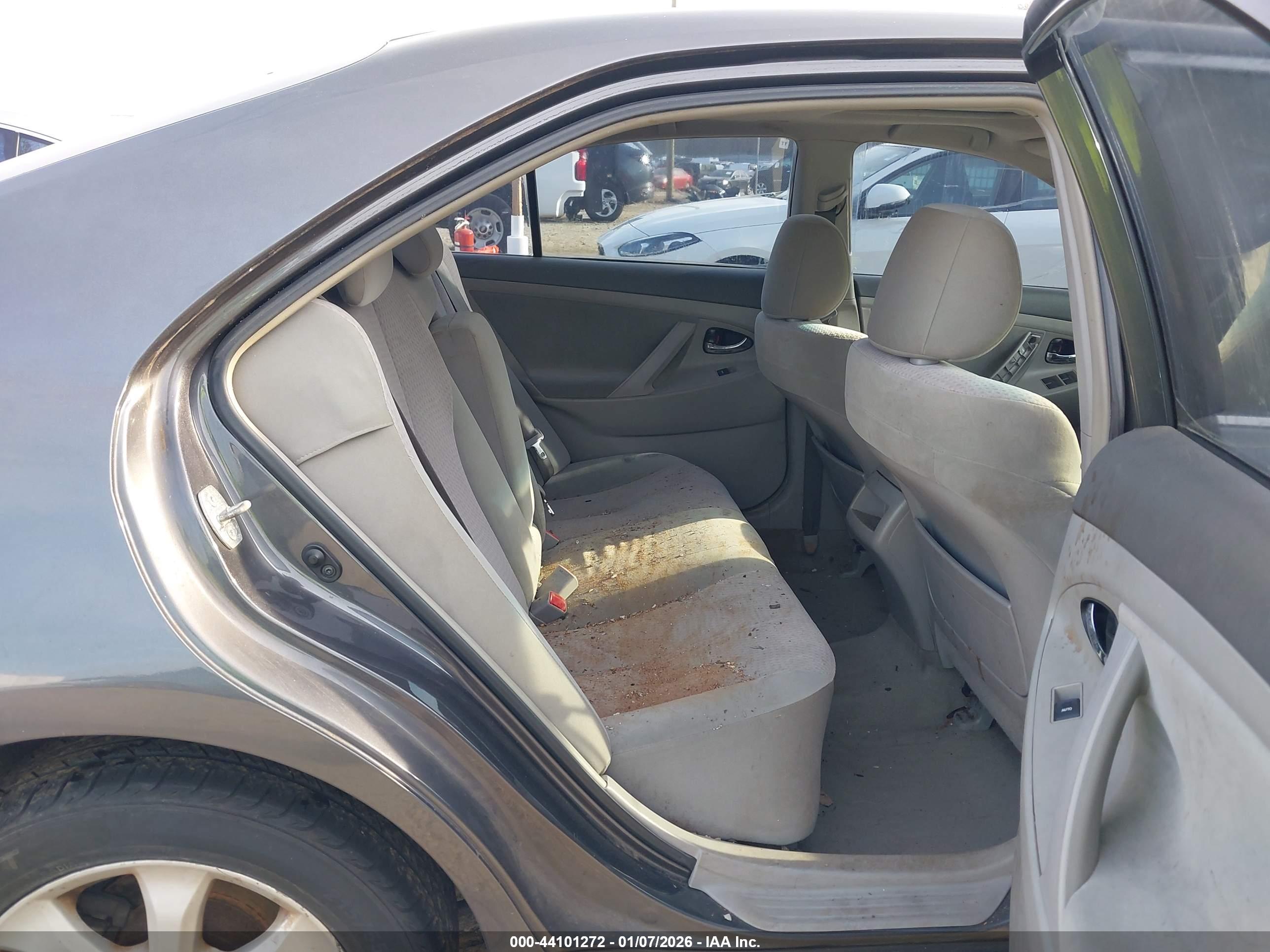 TOYOTA CAMRY image 8