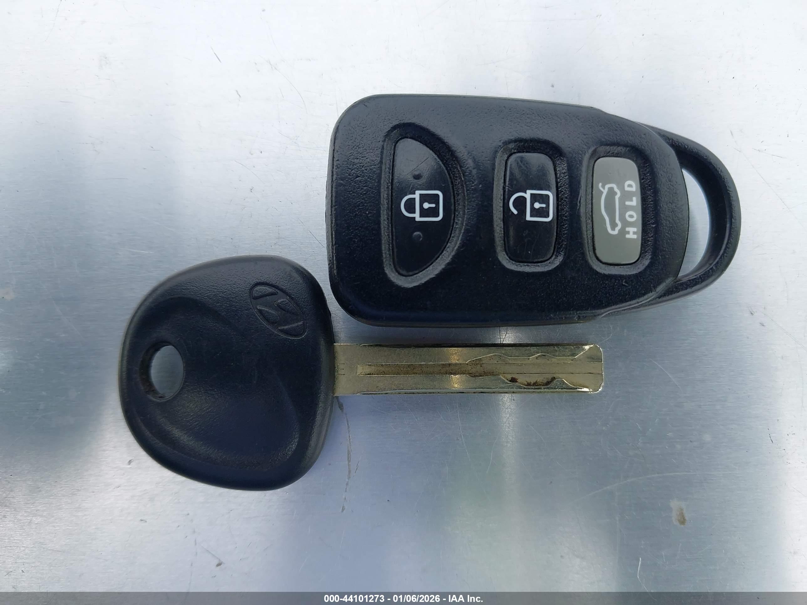 HYUNDAI ELANTRA image 11