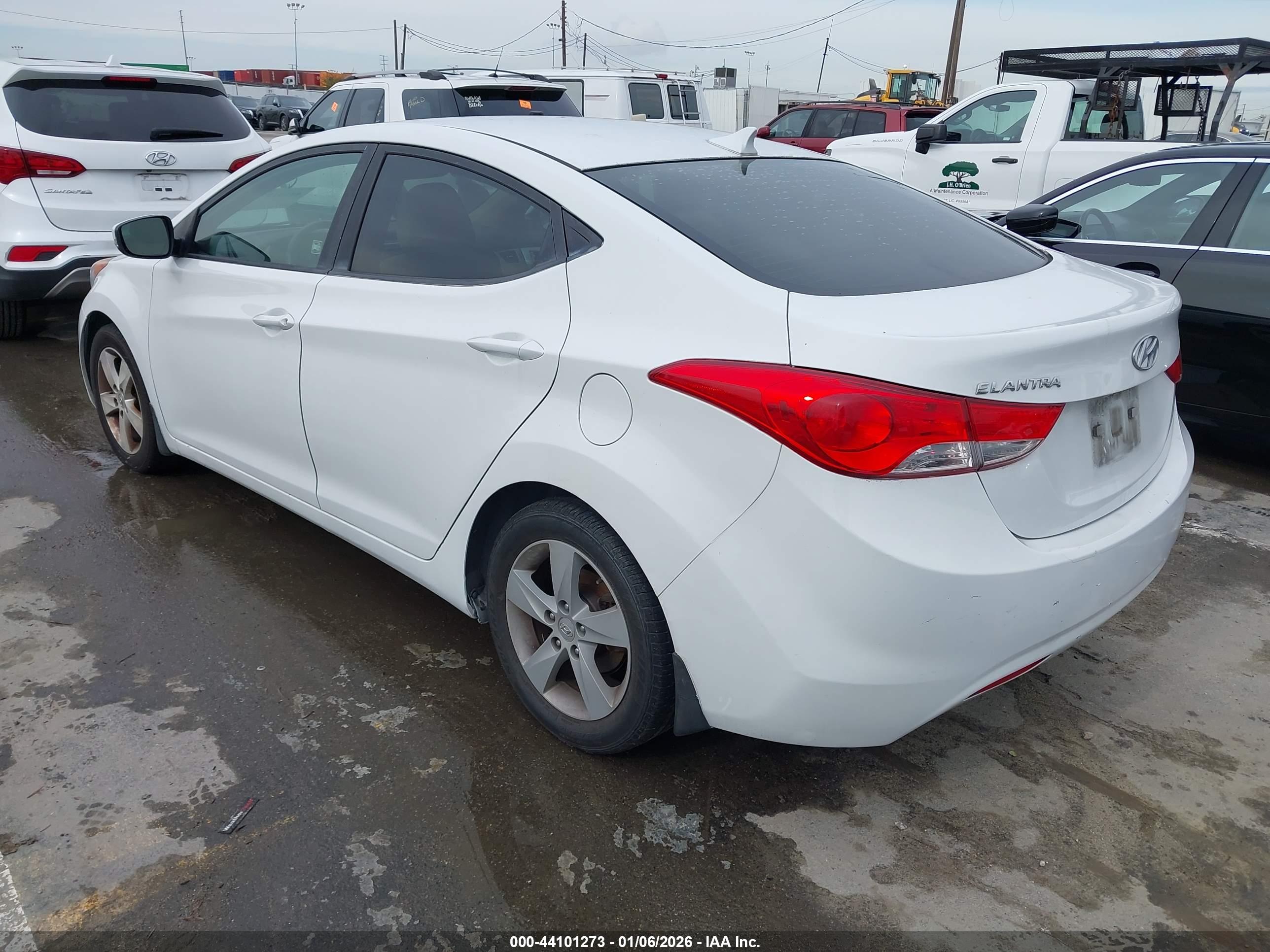 HYUNDAI ELANTRA image 3