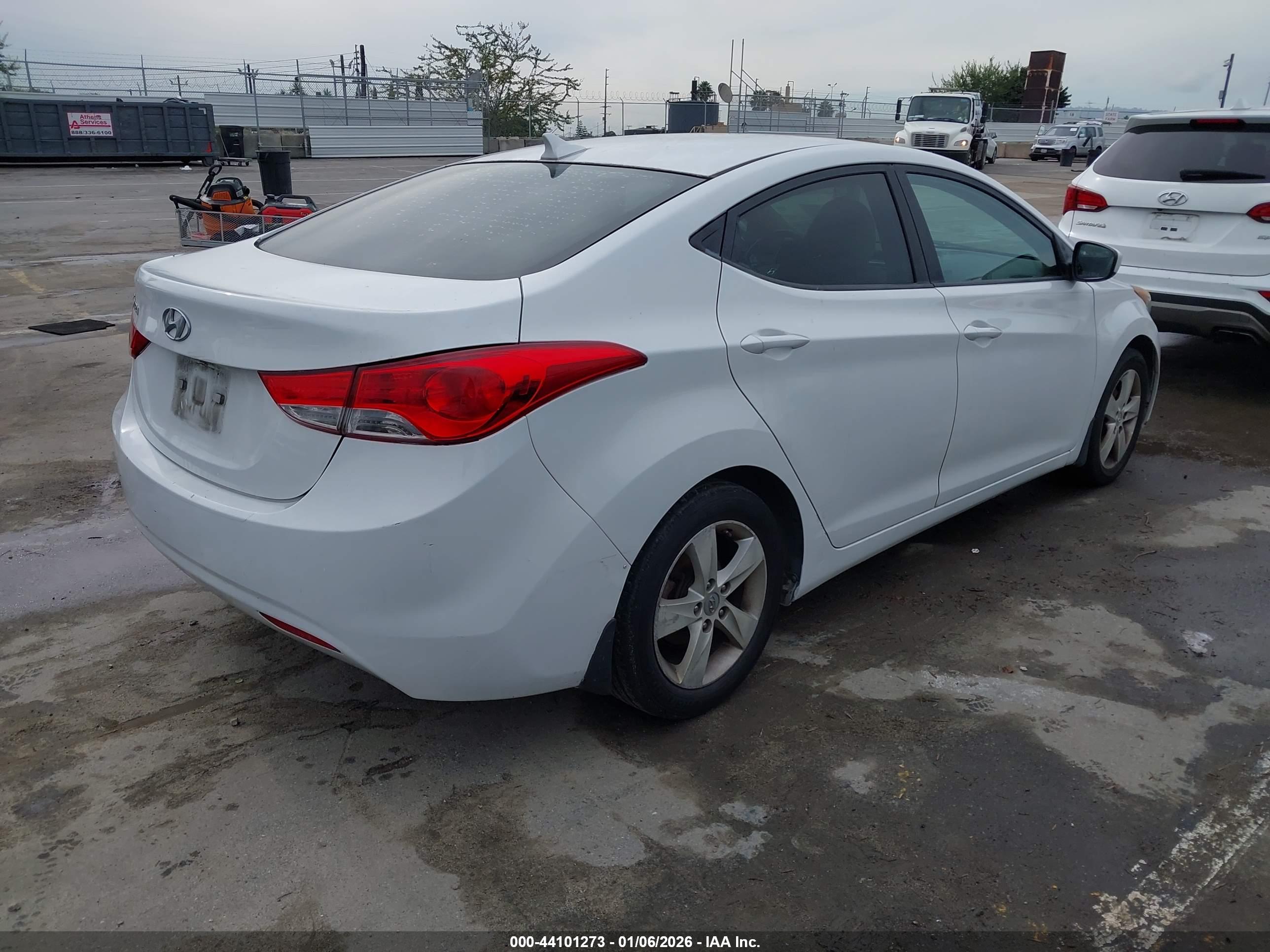 HYUNDAI ELANTRA image 4