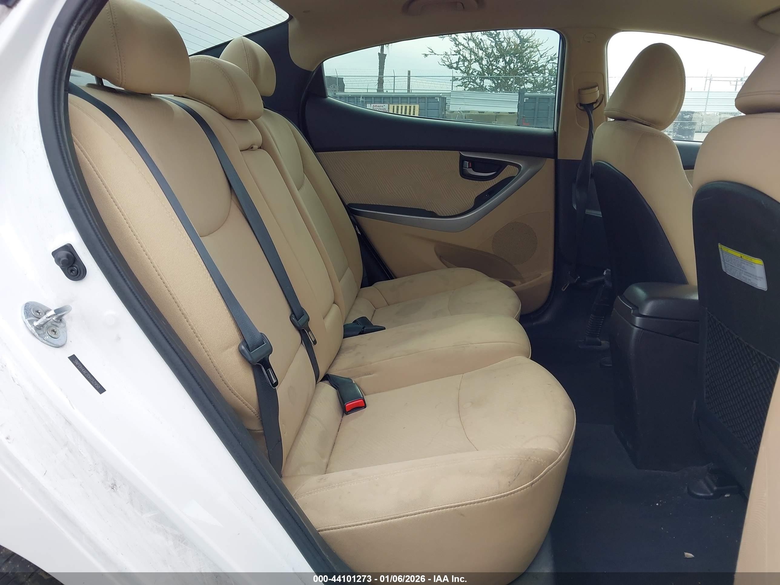 HYUNDAI ELANTRA image 8