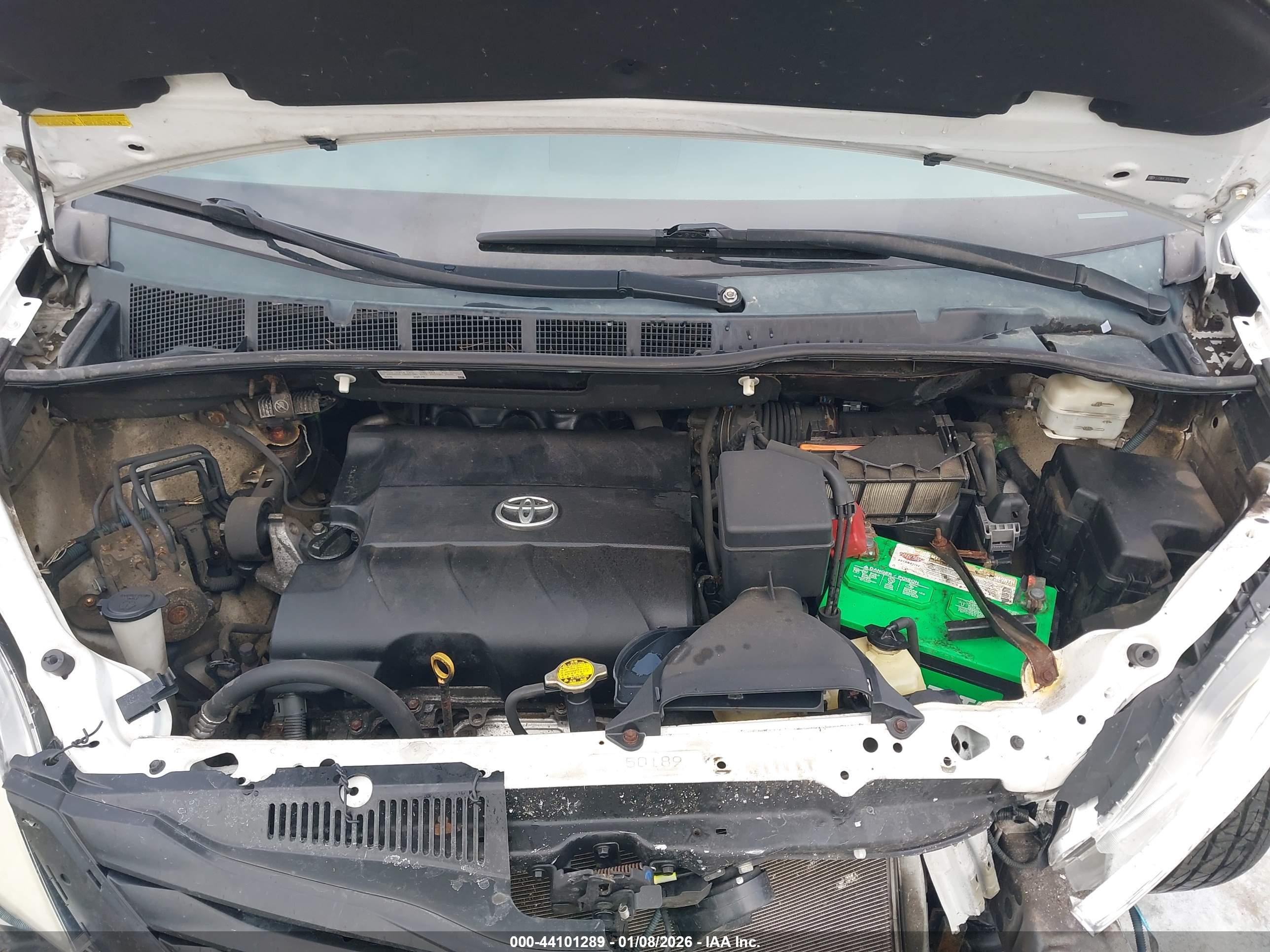 TOYOTA SIENNA image 10