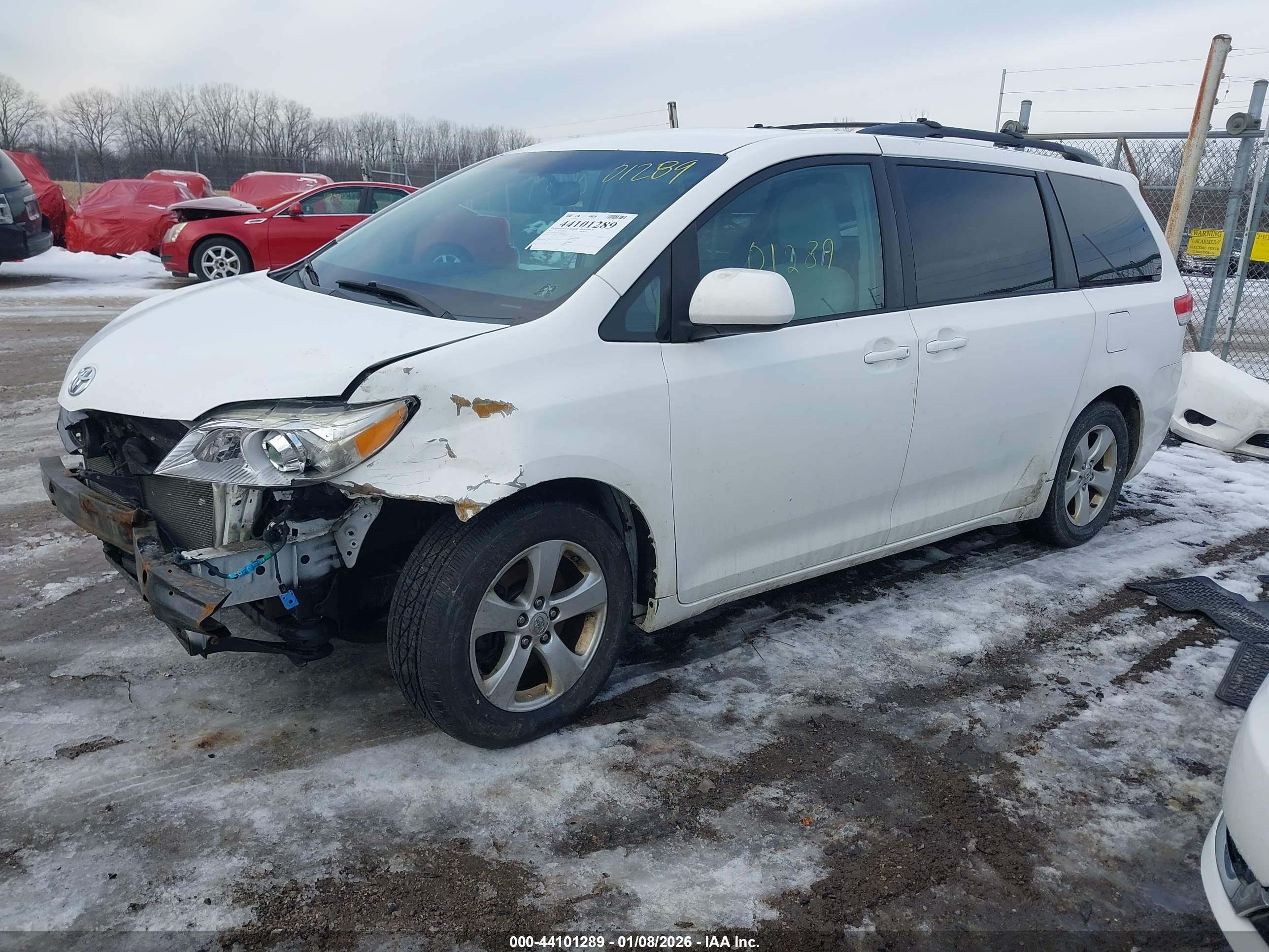 TOYOTA SIENNA image 2