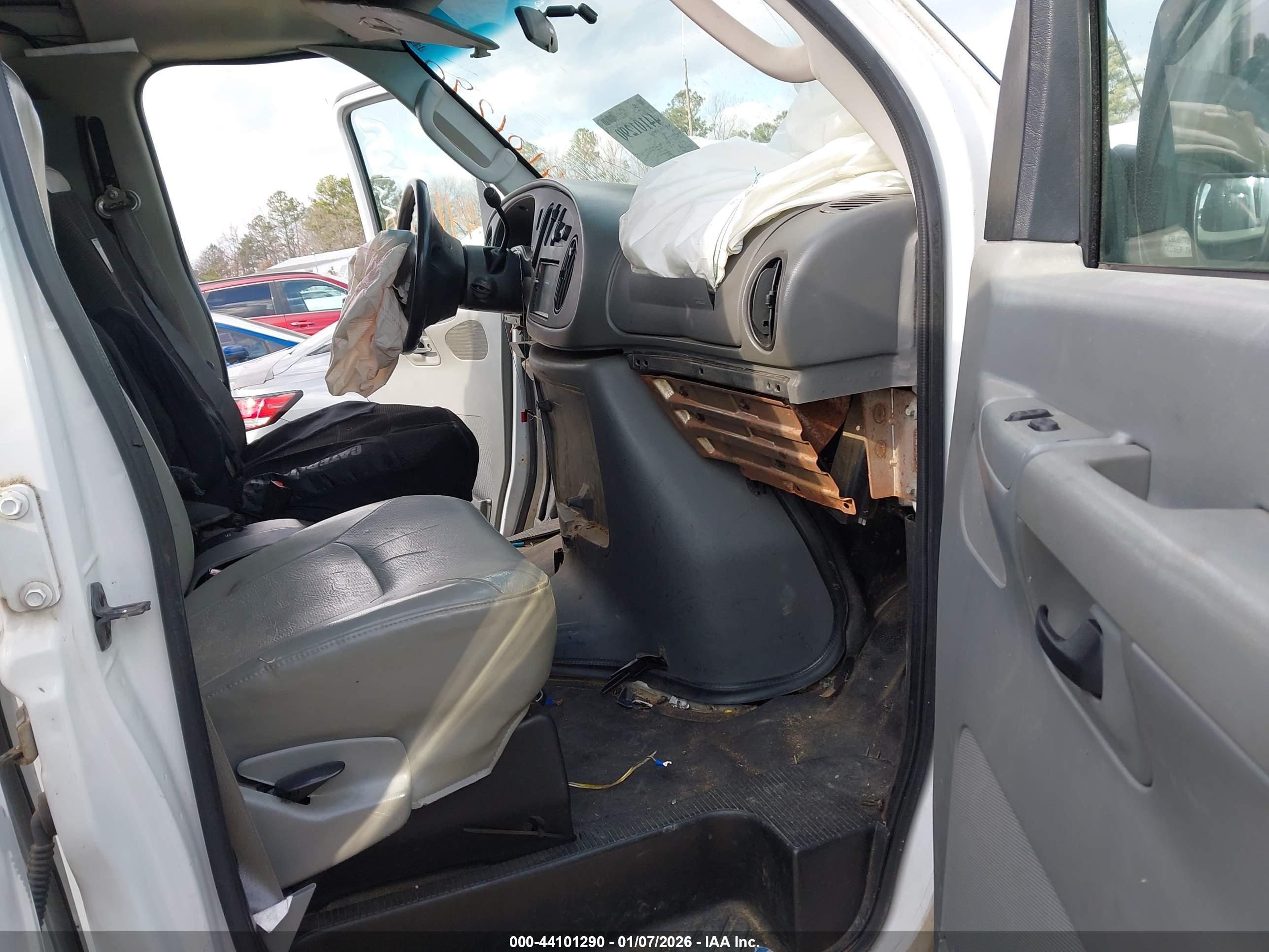 FORD E-250 image 5